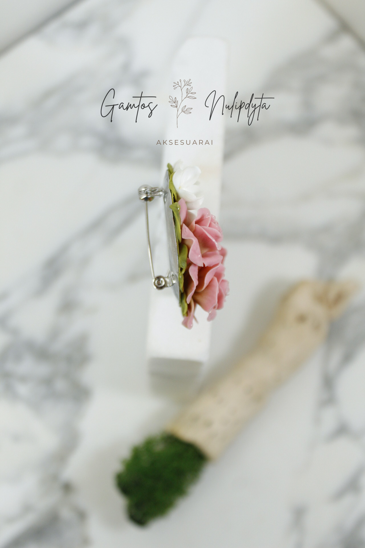 SAGĖ "ROŽĖS+ALYVOS" SU ŽIOGELIU