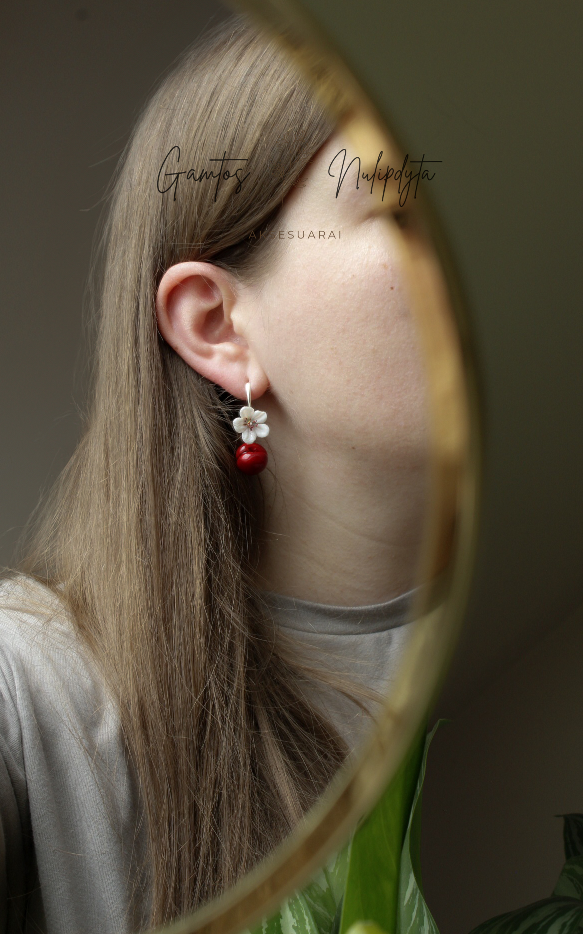 AUSKARAI "VYŠNAITĖ SU ŽIEDU" ANGL.UŽS.