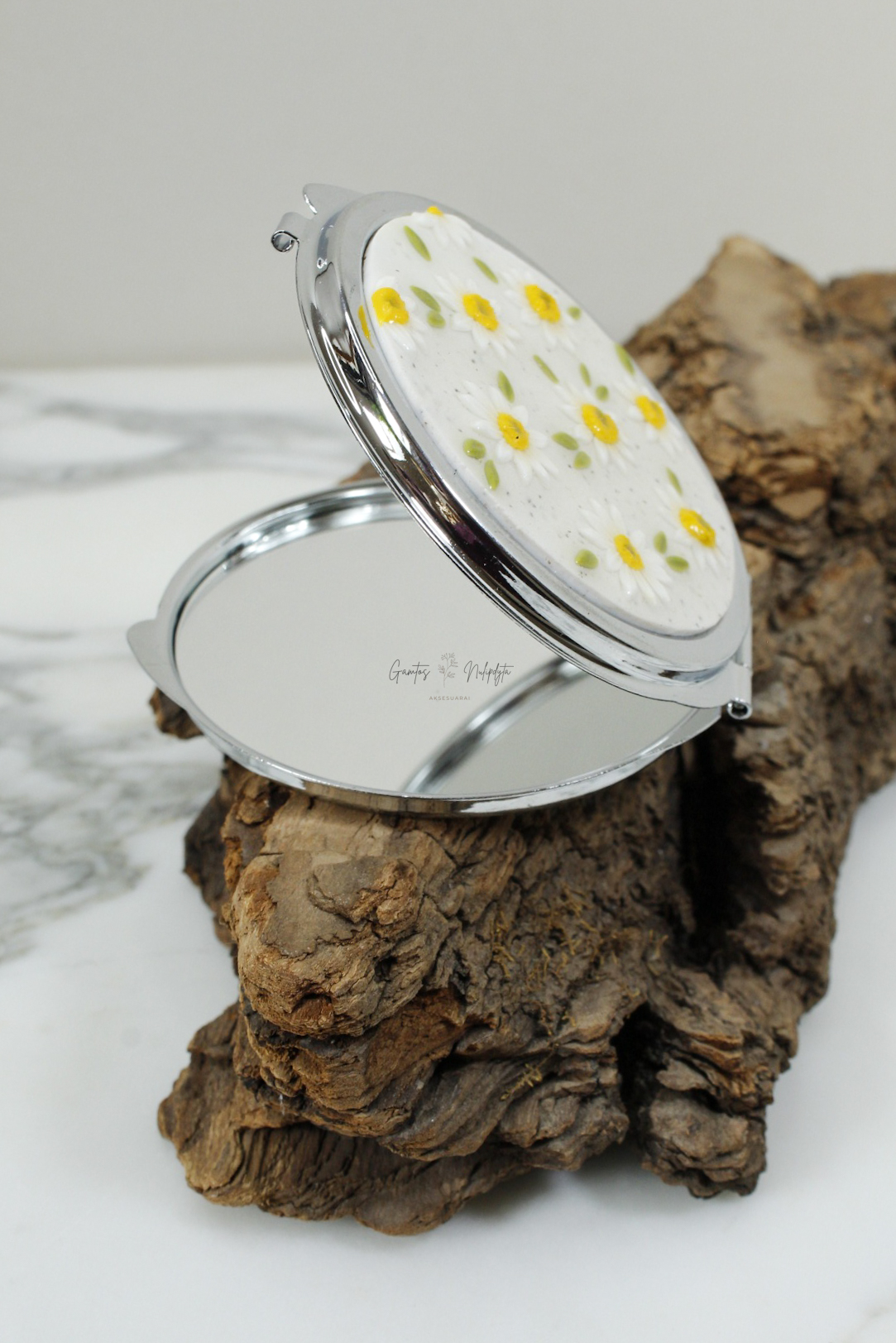 VEIDRODĖLIS "RAMUNĖLĖS"