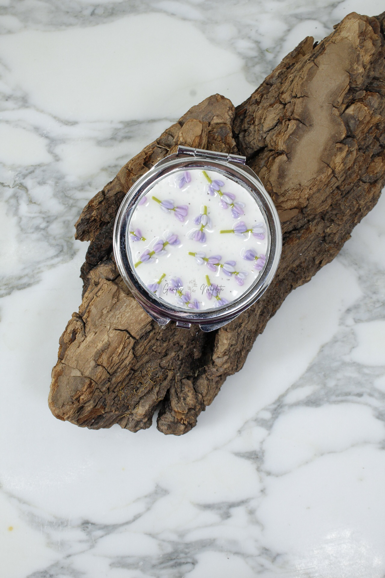 VEIDRODĖLIS "LEVANDOS"