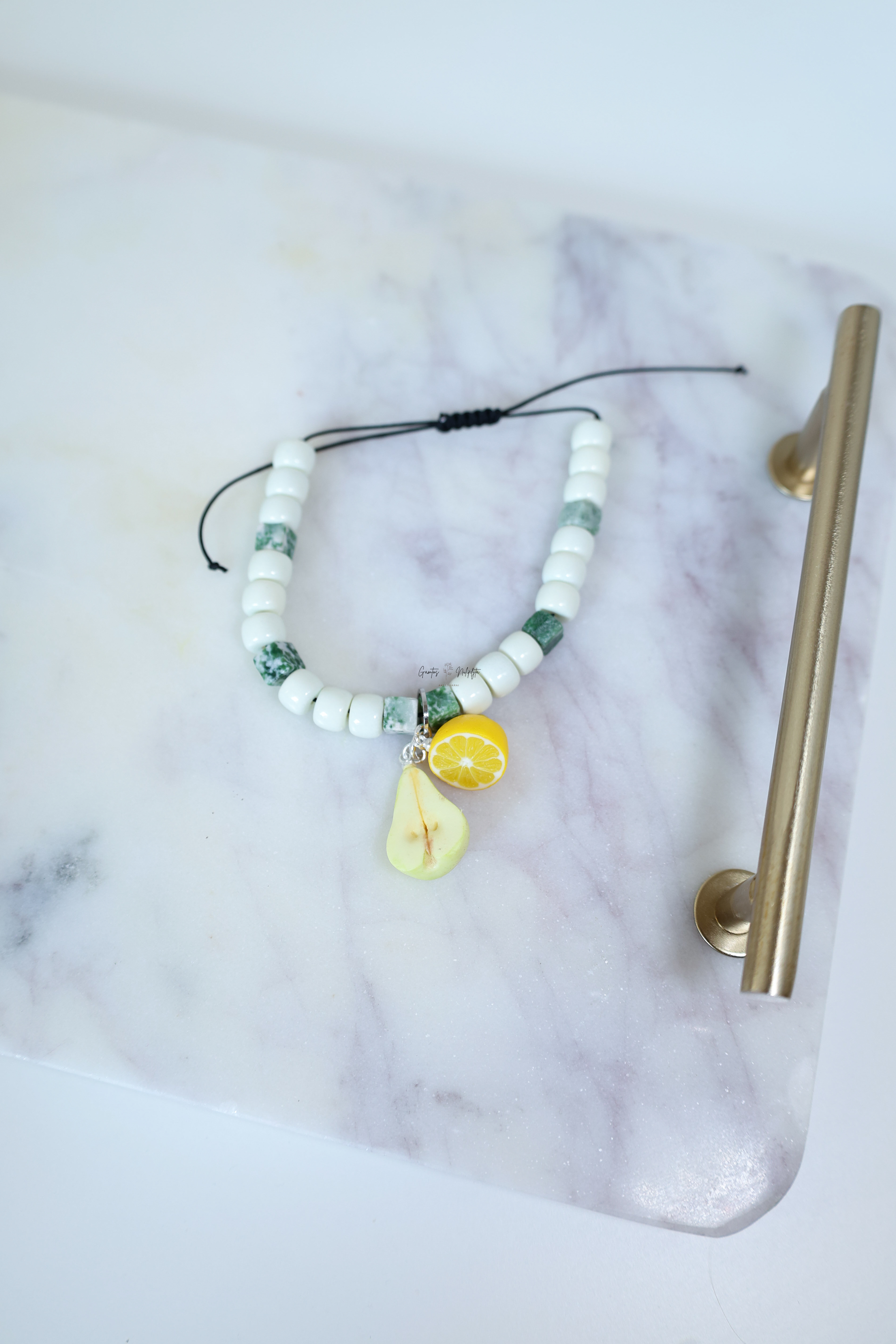 APYRANKĖS ANT ŠNIŪRELIO SU KAROLIUKAIS