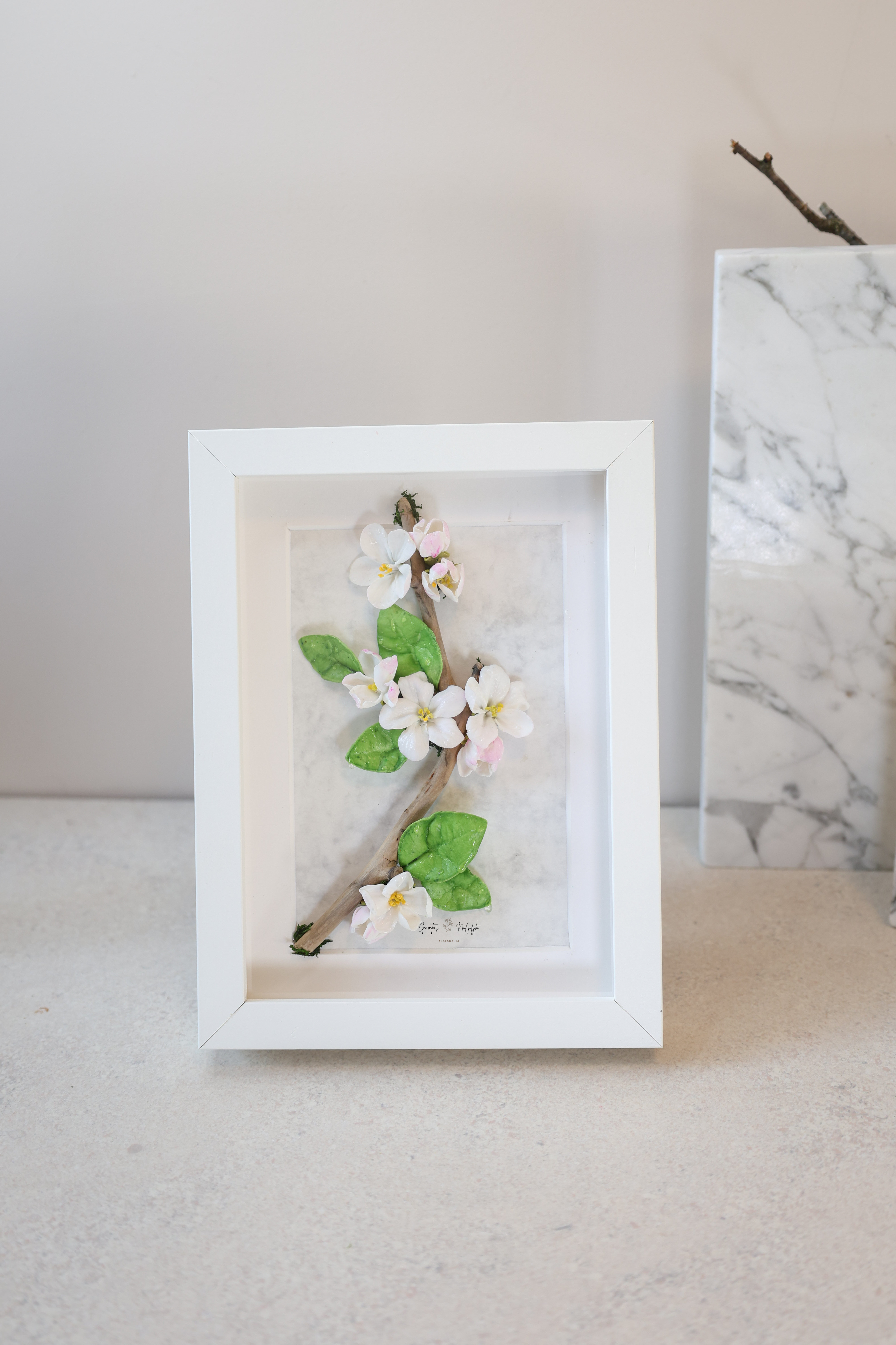 PAVEIKSLAS "OBELŲ ŽIEDAI" BALT. RĖM.