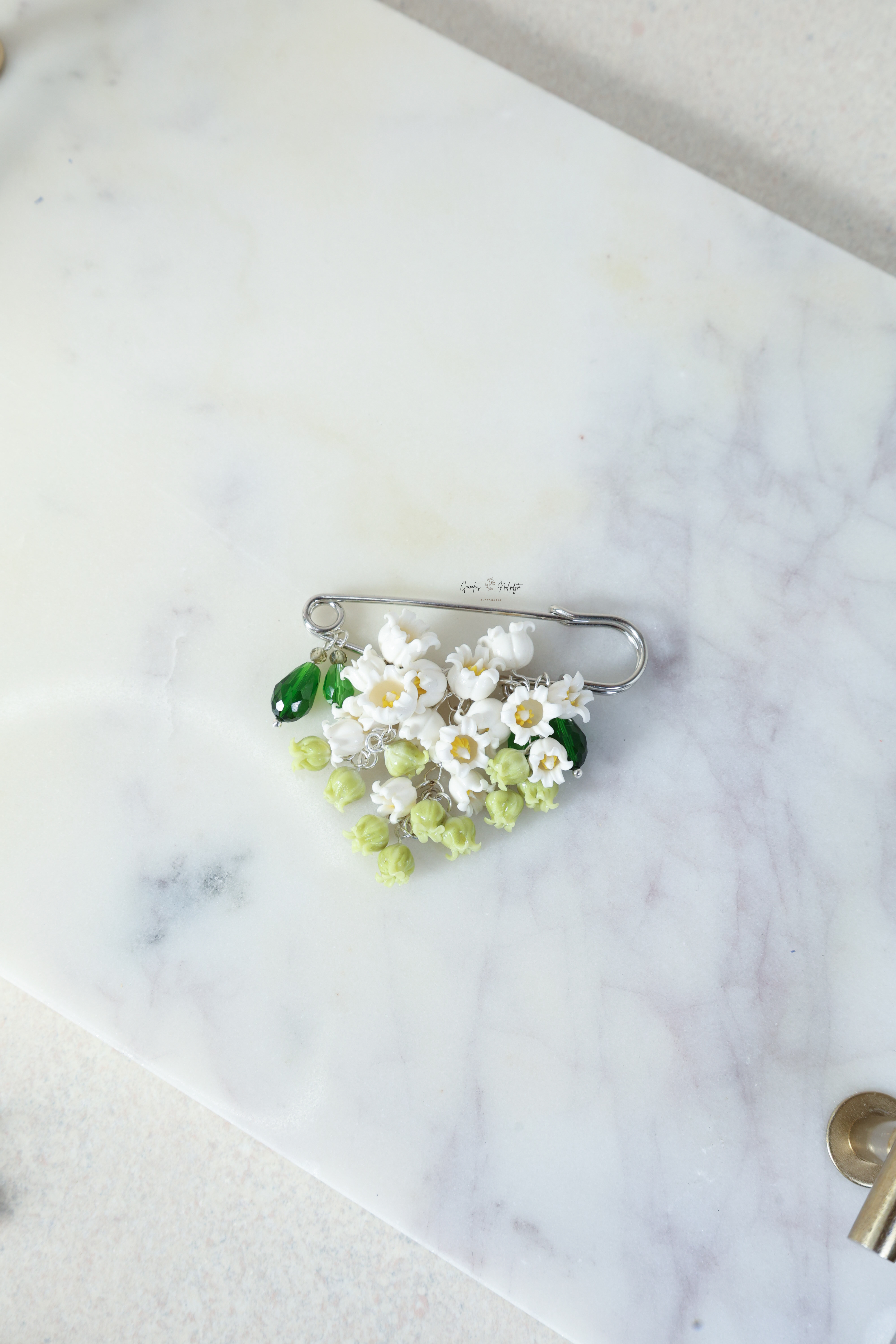 SAGĖ "PAKALNUTĖS" SU ŽIOGELIU