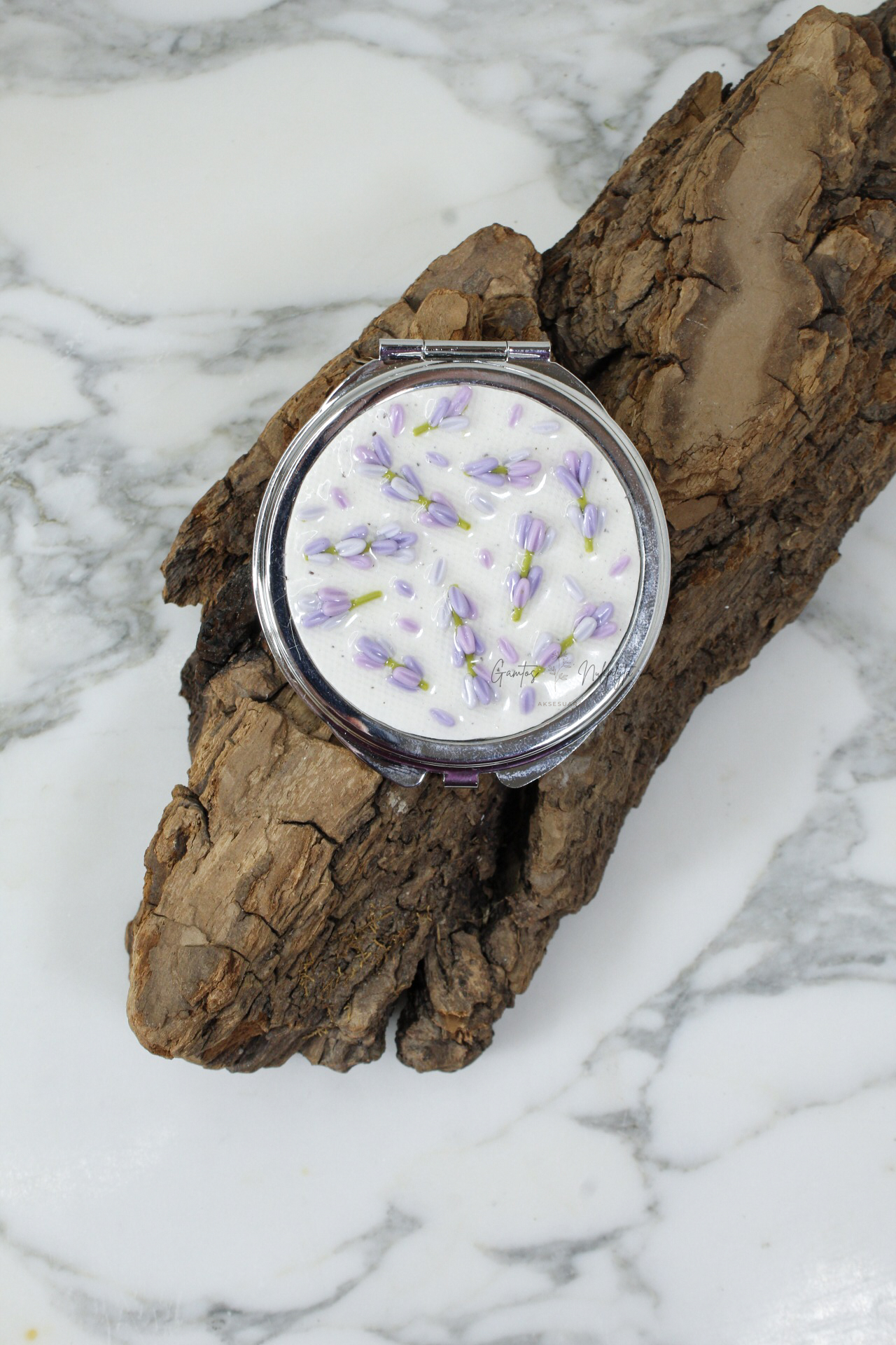 VEIDRODĖLIS "LEVANDOS"