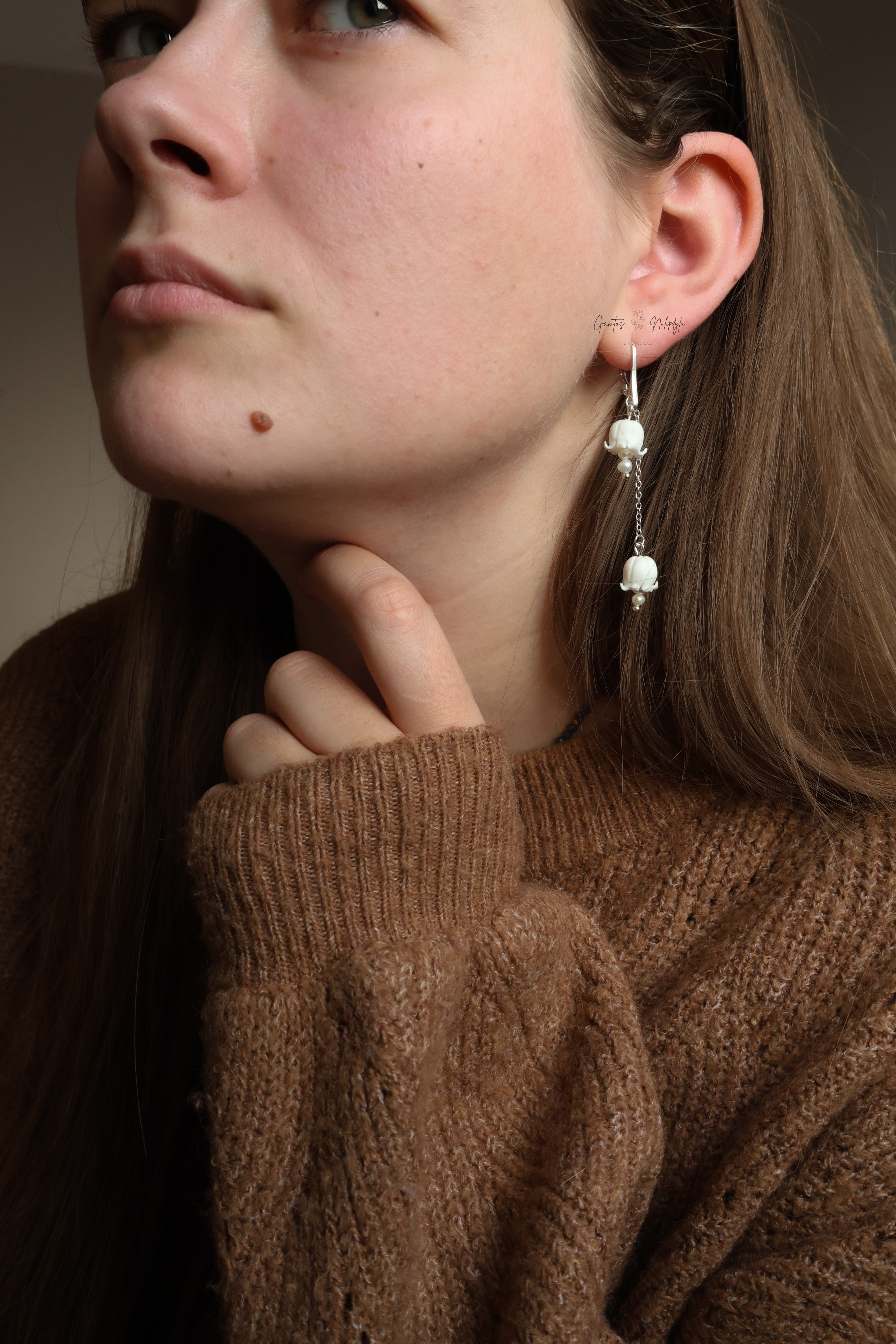 AUSKARAI "PAKALNUTĖS" SU PERL.