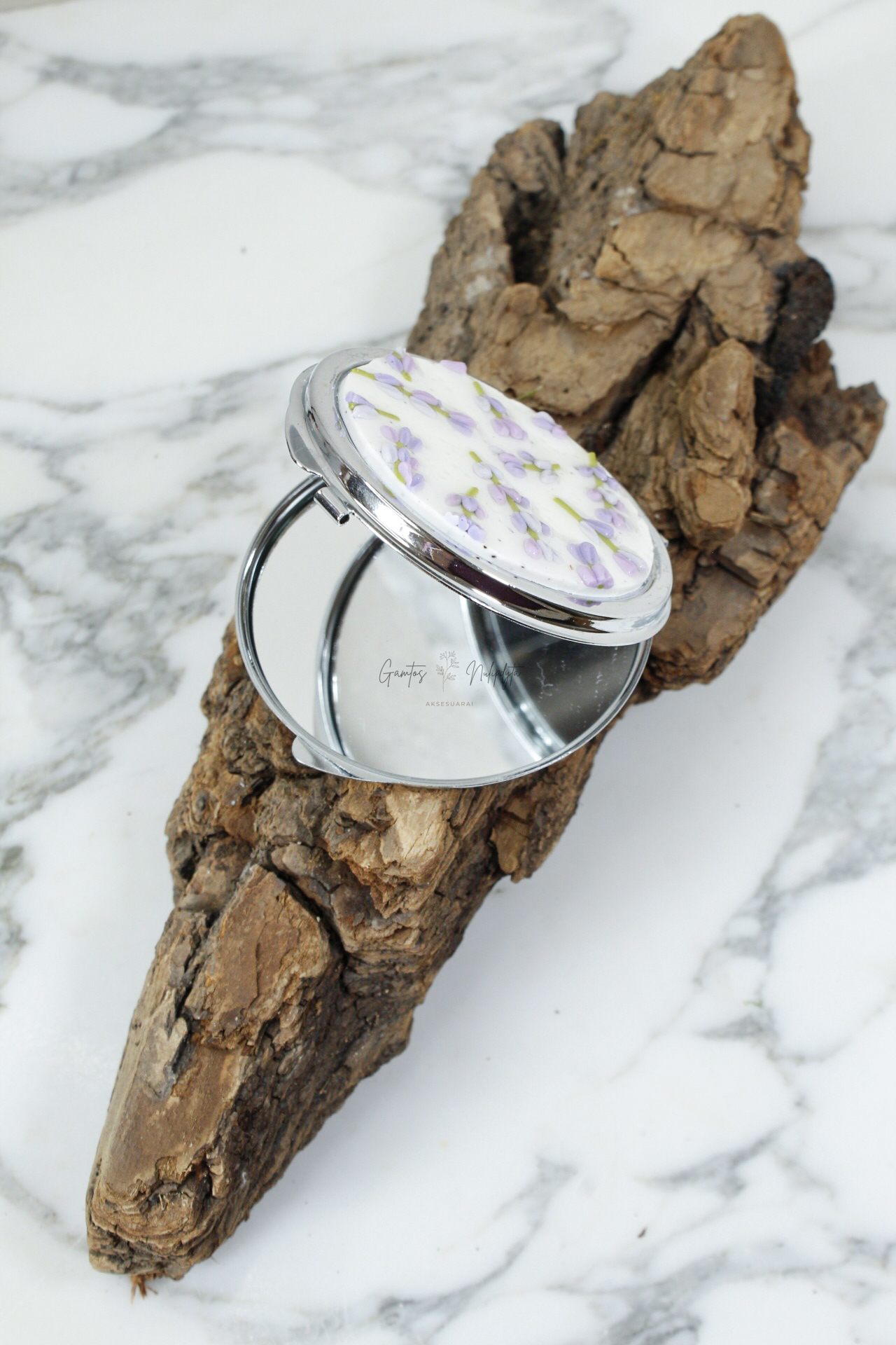 VEIDRODĖLIS "LEVANDOS"