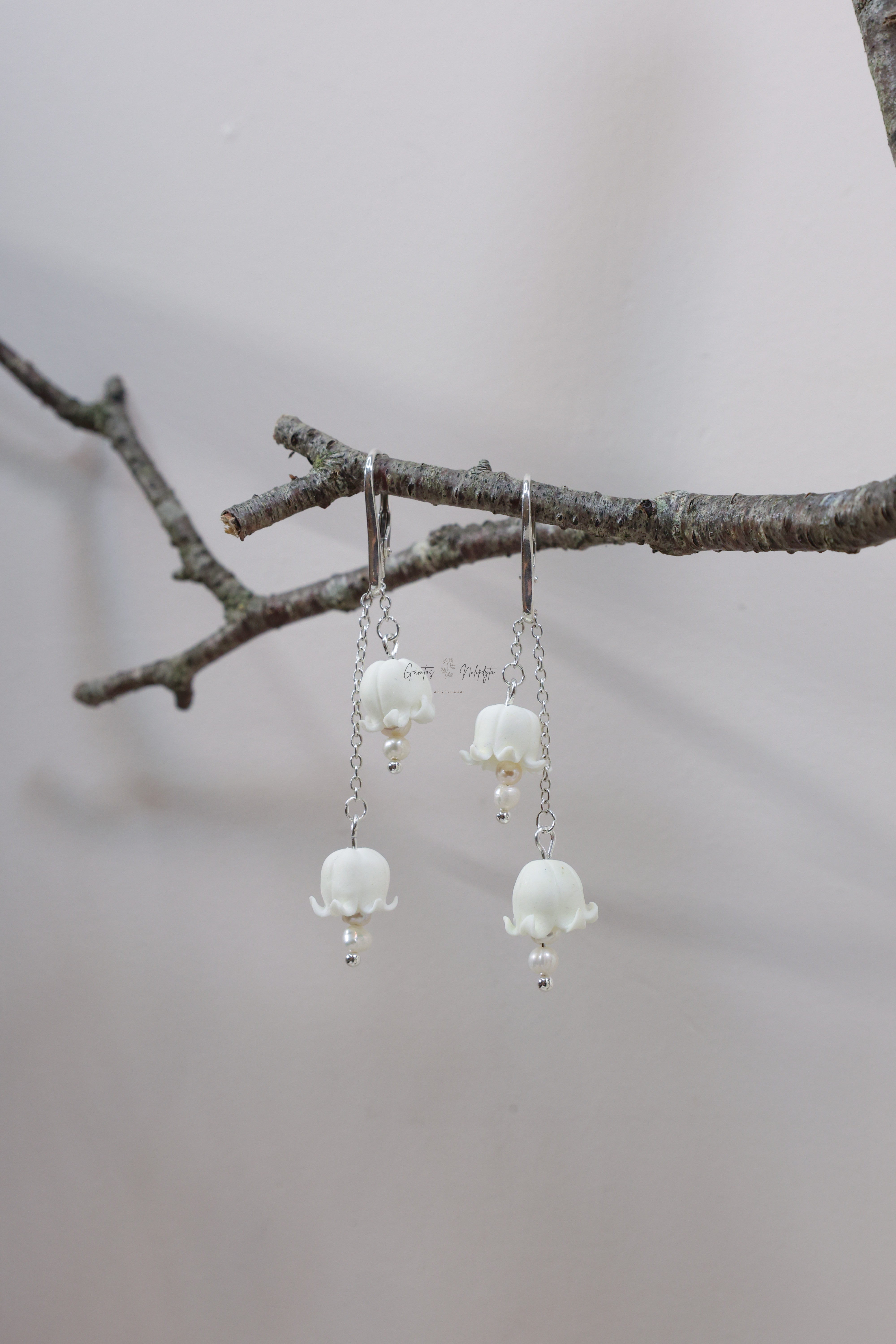 AUSKARAI "PAKALNUTĖS" SU PERL.