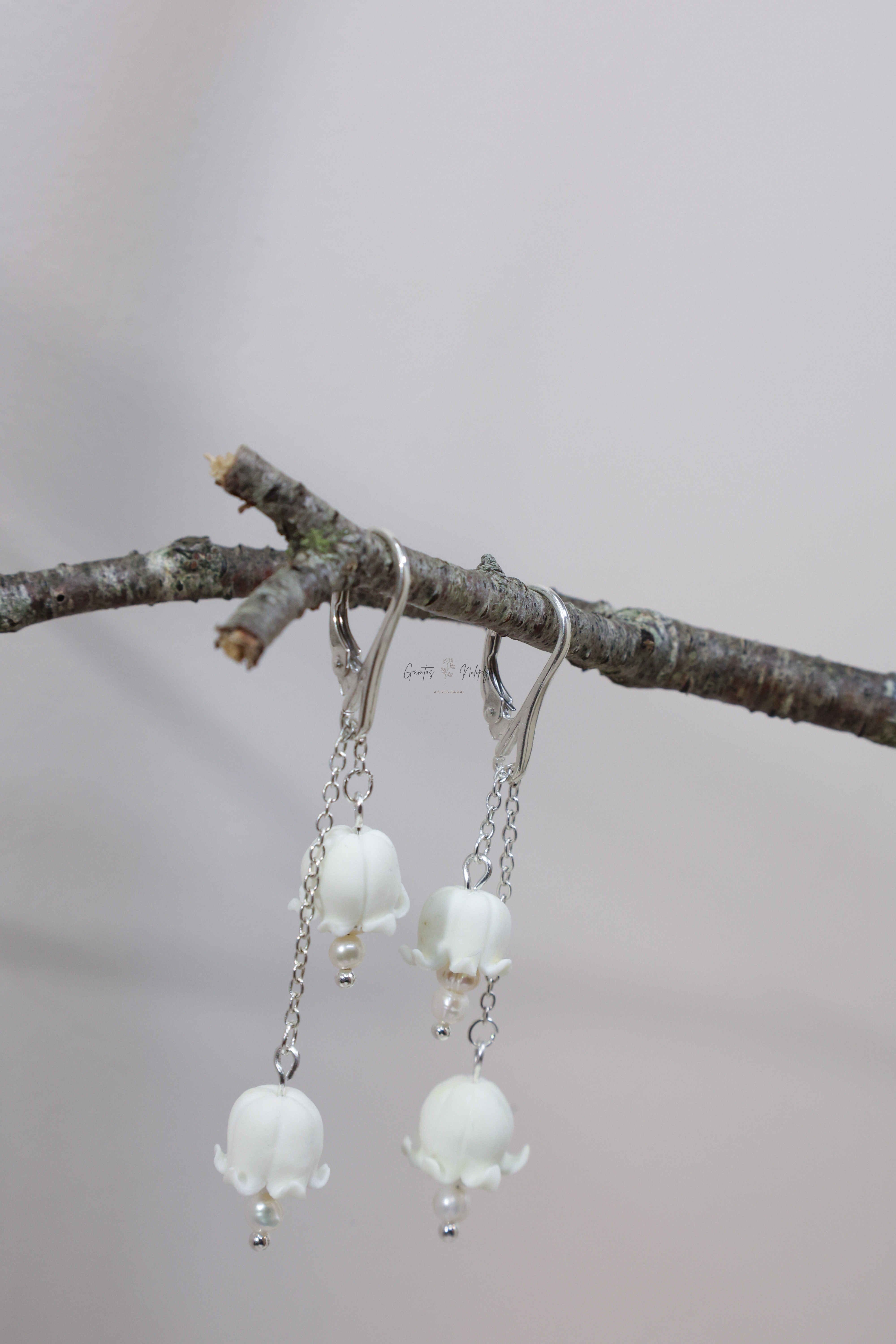 AUSKARAI "PAKALNUTĖS" SU PERL.