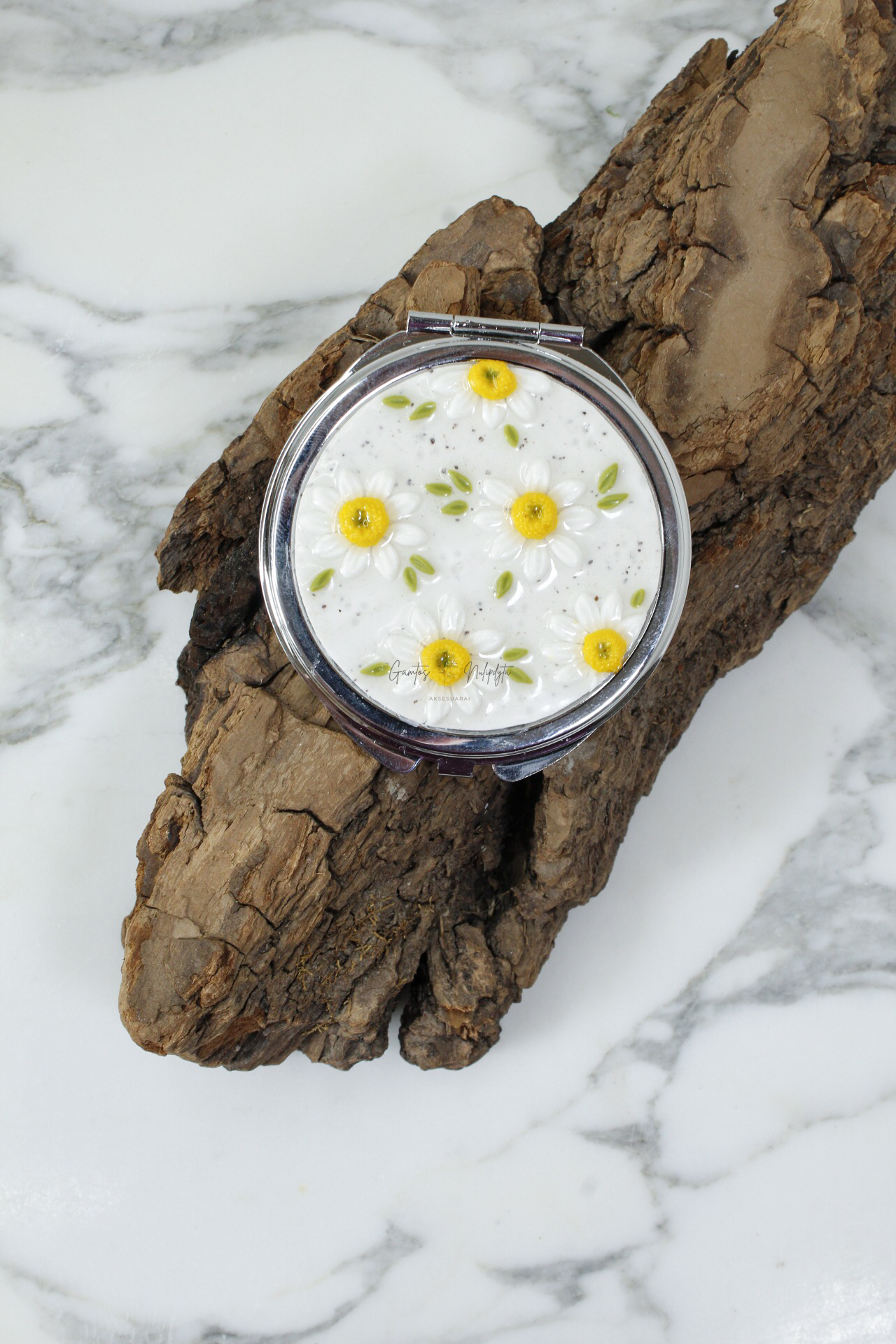 VEIDRODĖLIS "RAMUNĖLĖS"