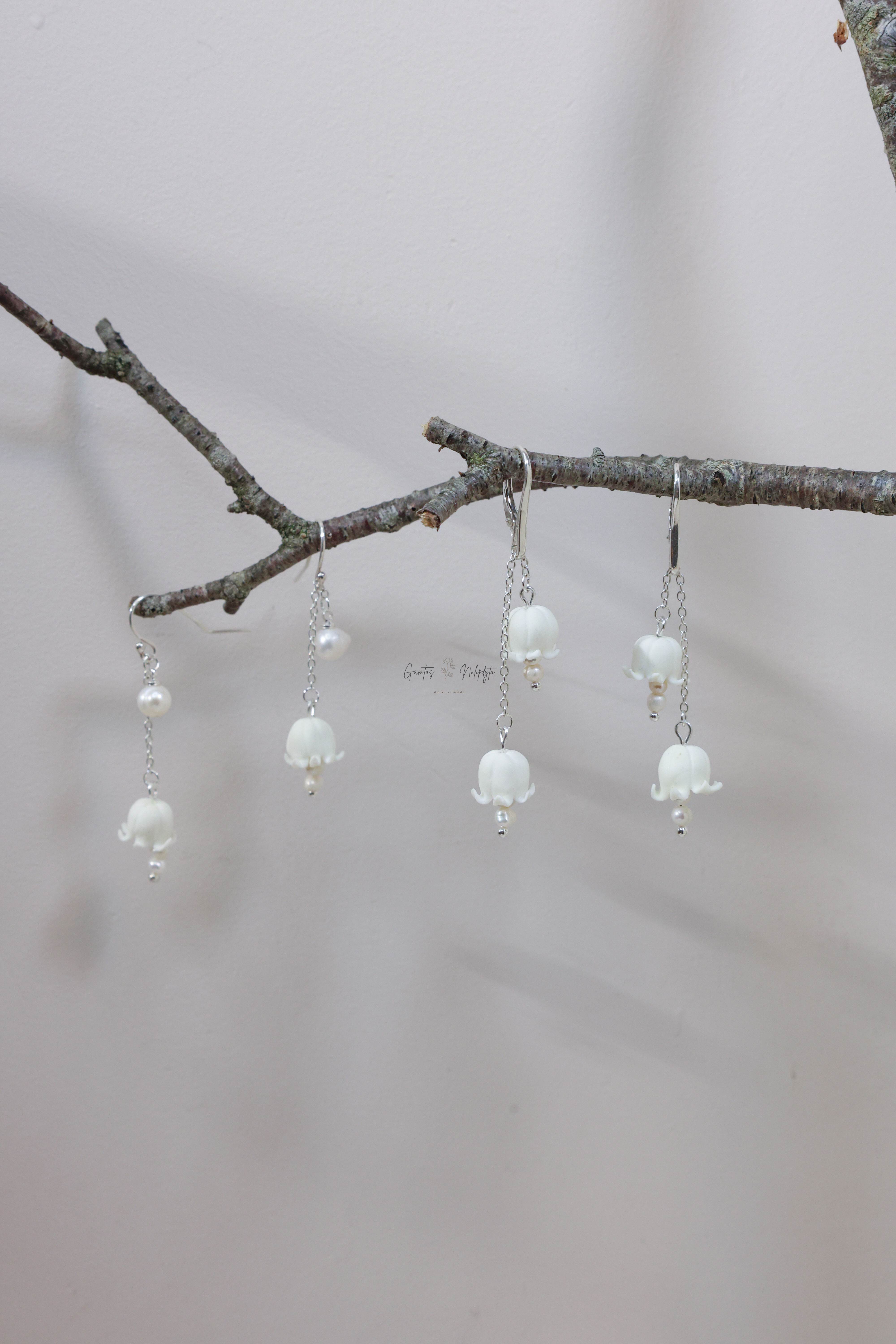 AUSKARAI "PAKALNUTĖS" SU PERL.