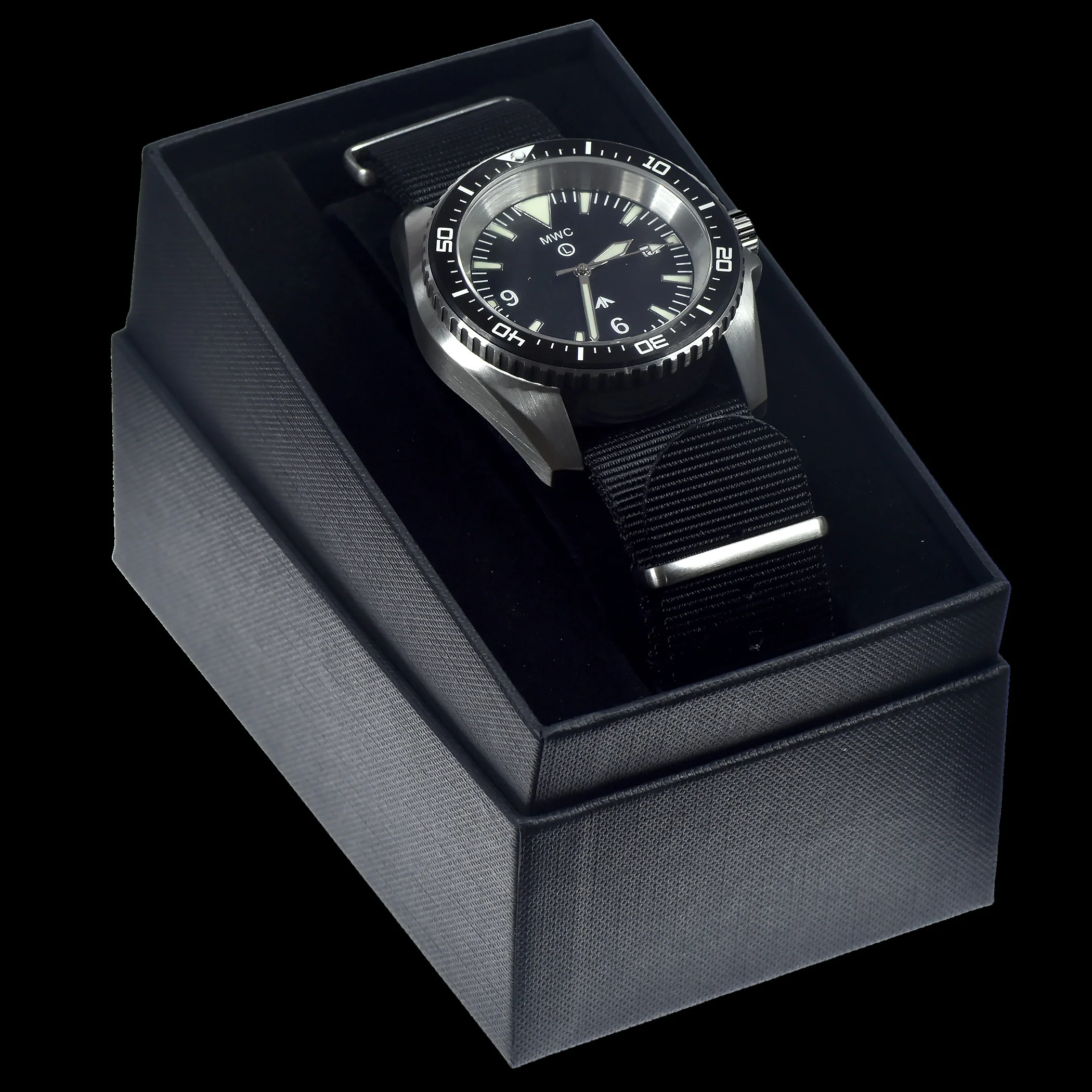 MWC Heavy Duty 300m Military Divers Watch in Stainless Steel Case (Quartz) with Sapphire Crystal and Ceramic Bezel XLD/QZ/12/SS