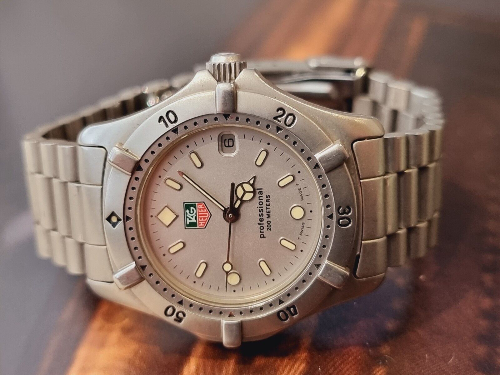 Tag Heuer 2000 Mid Size Watch in NEAR MINT CONDITION Hardly Been Used Serviced