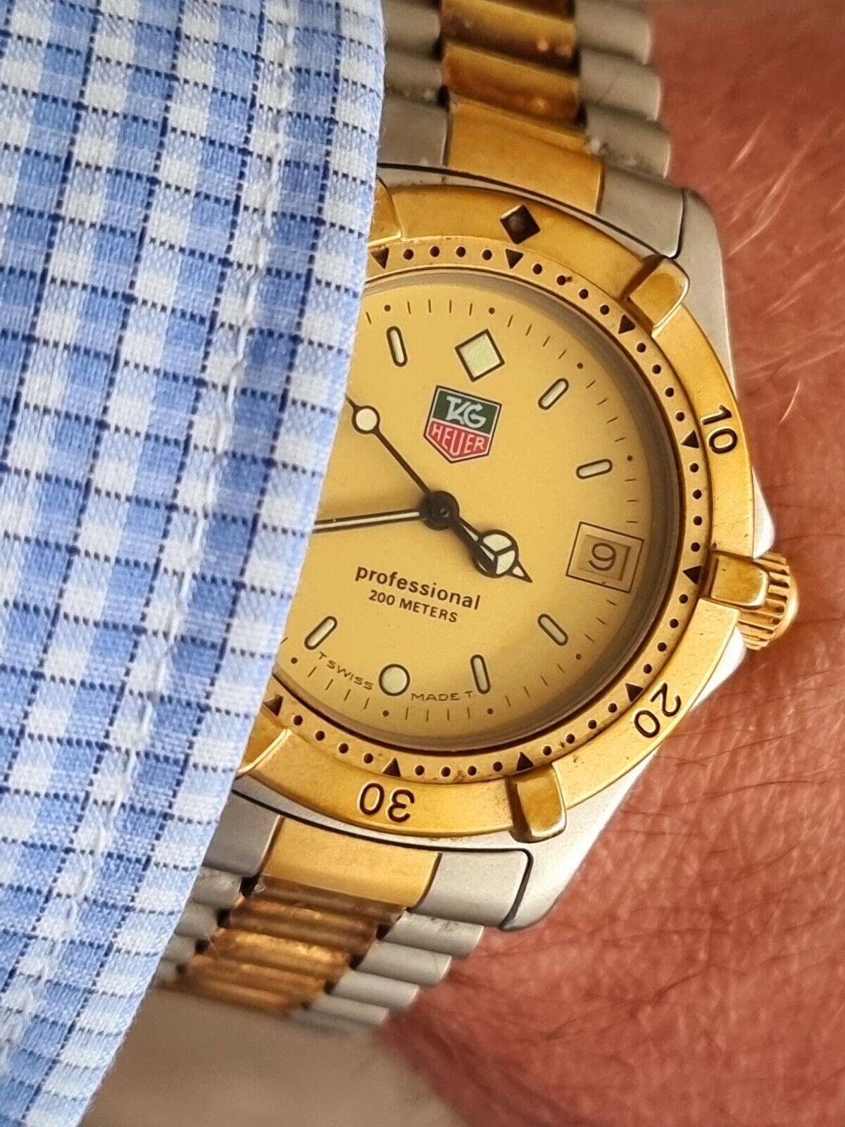 Tag Heuer 2000 Mid size Mens IN Near MINT CONDITION Unisex with manual Serviced