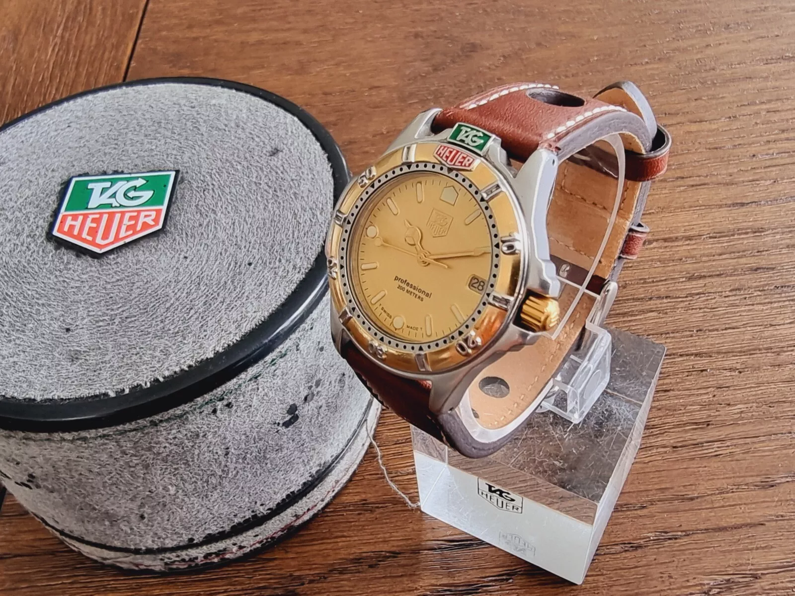 Tag Heuer 4000 Mid Size Mens Very Good Conditions Box Included Unisex