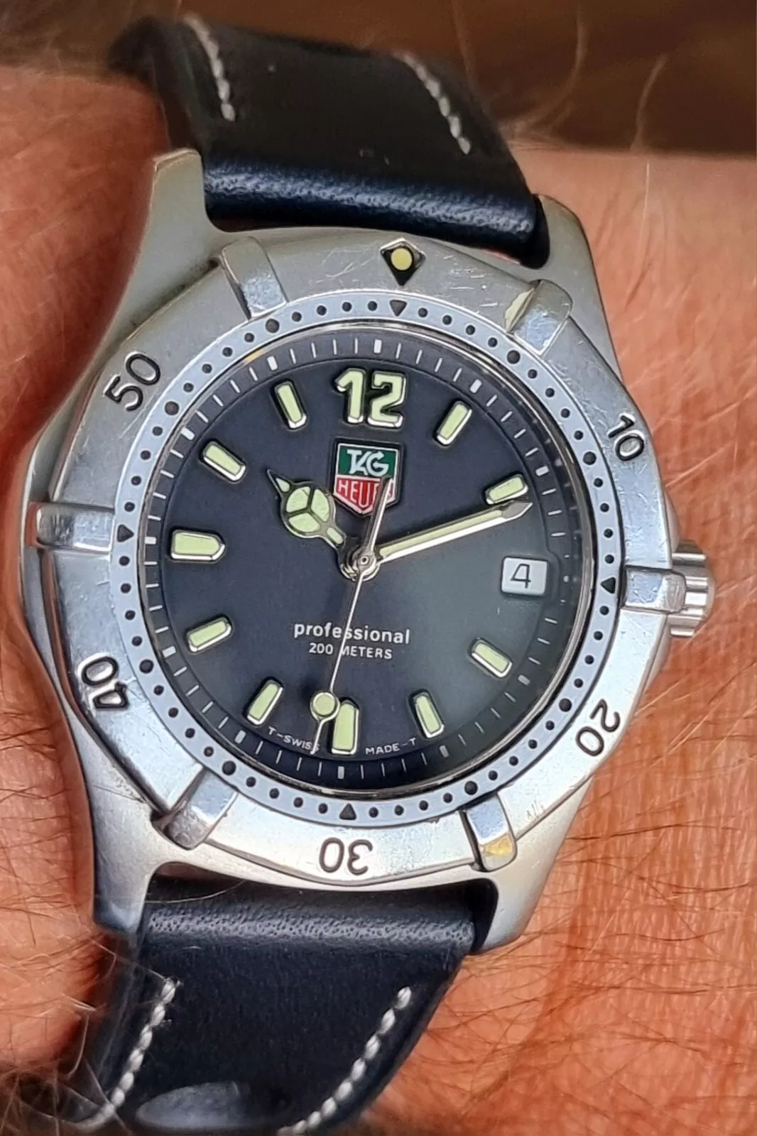 Tag Heuer 2000 Mid size Mens Very Good Condition Black Dial New Battery