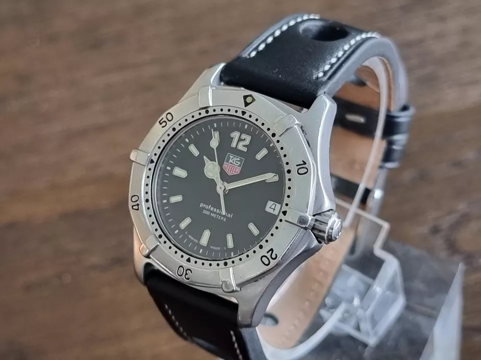 Tag Heuer 2000 Mid size Mens Very Good Condition Black Dial New Battery