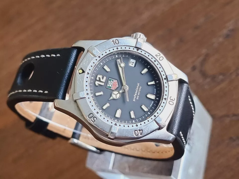 Tag Heuer 2000 Mid size Mens Very Good Condition Black Dial New Battery