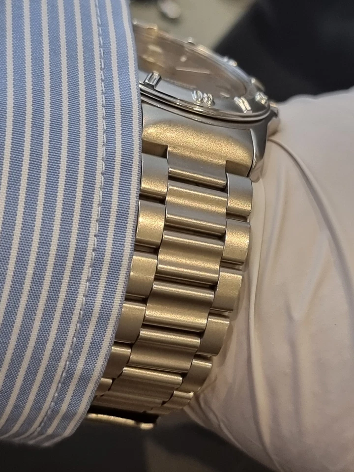 Tag heuer 4000 Mens full size MINT Condition With Original Bracelet