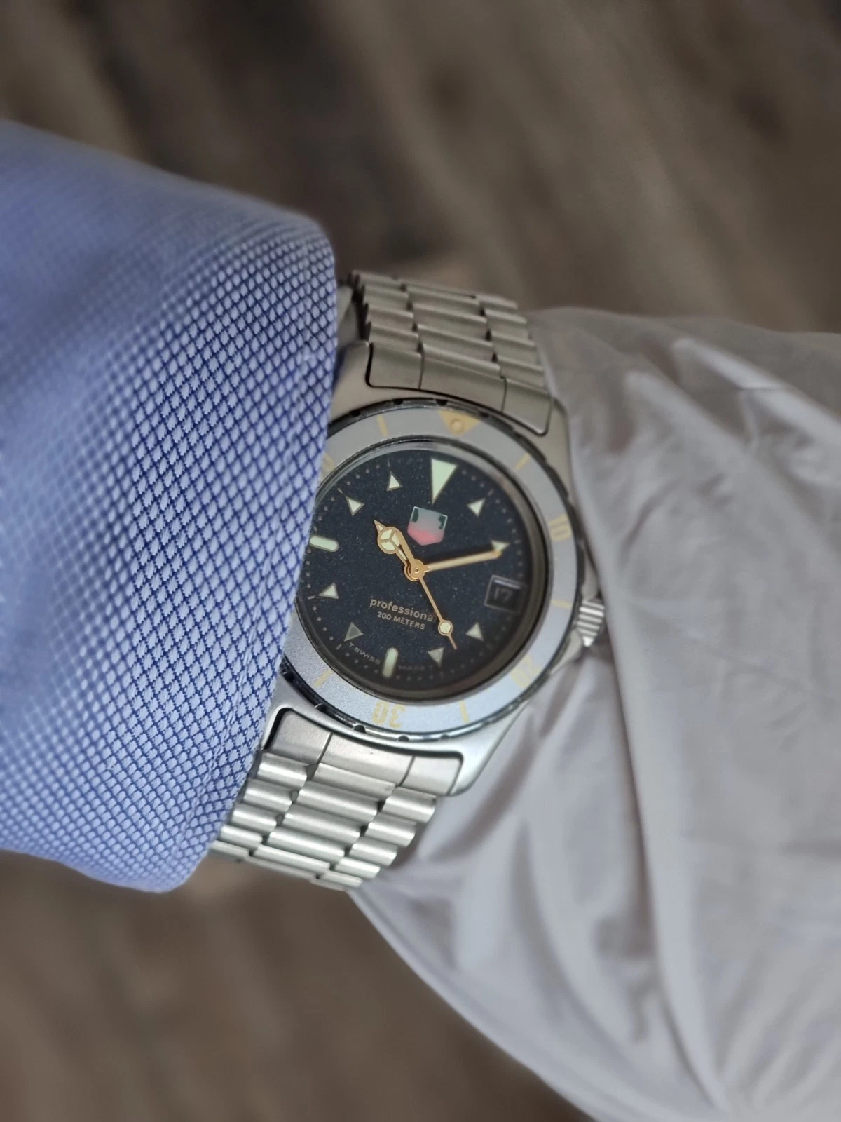 Tag Heuer 2000 Mid Size Mens Moondust NEAR MINT Condition Collectable + Booklet