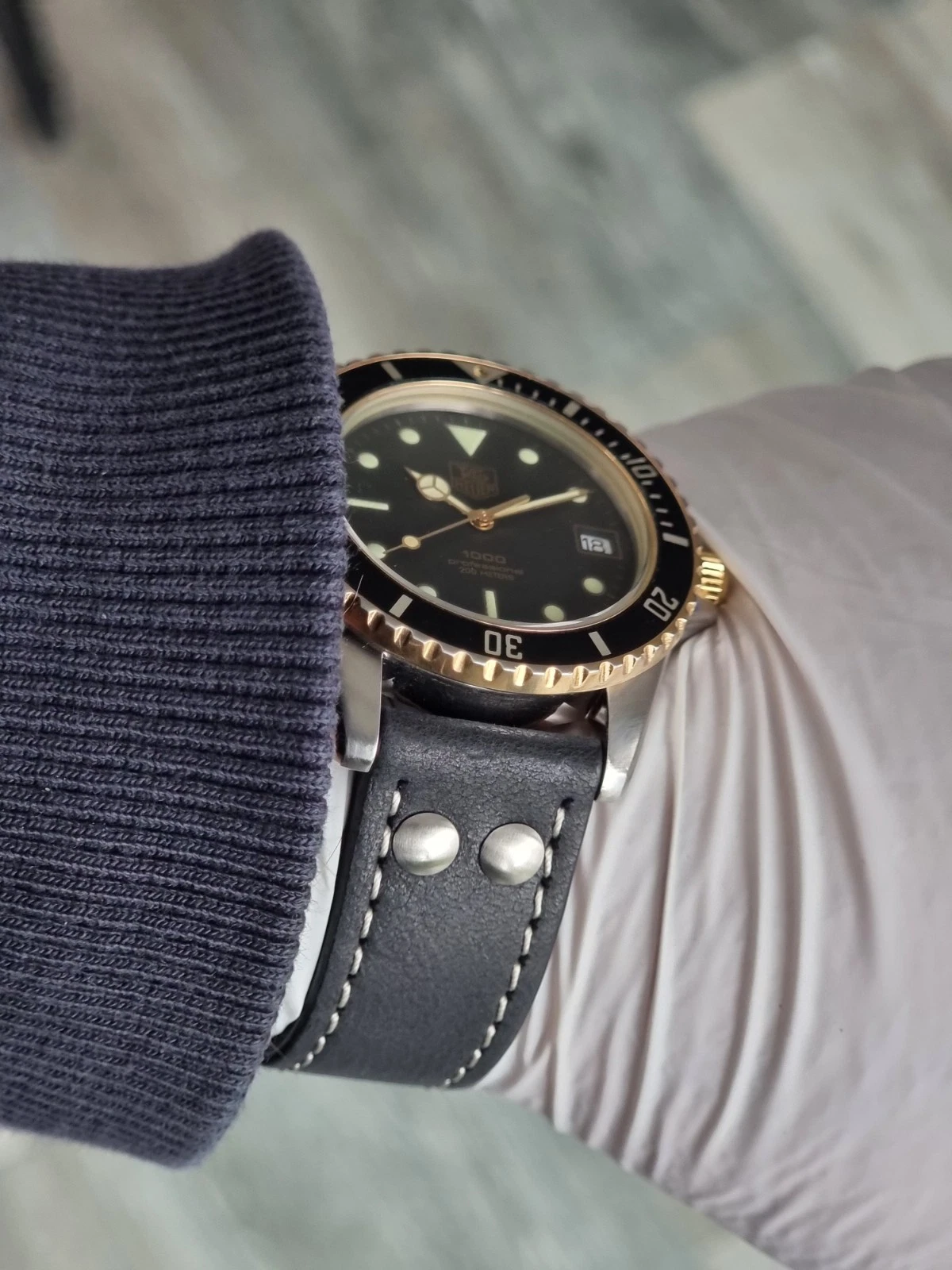 TAG HEUER 1000 Mens Dive Watch Very Rare In very Good Condition + Manual