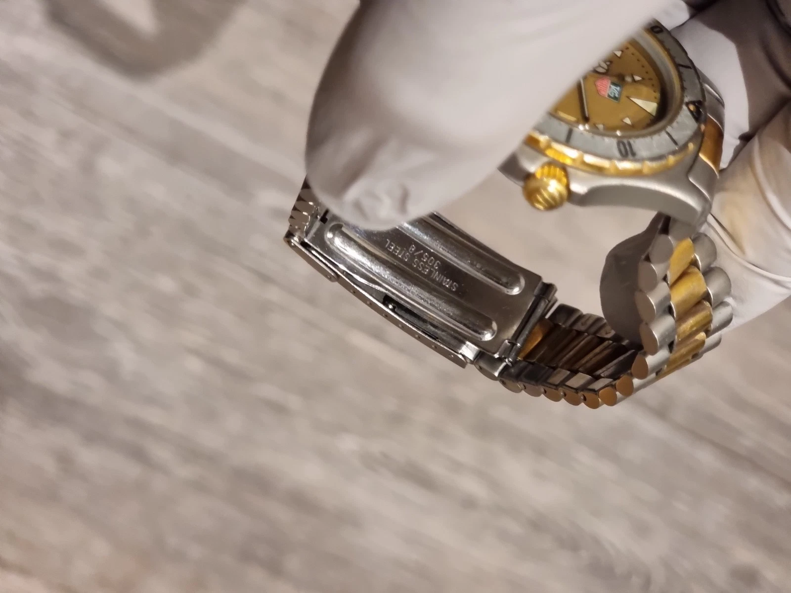 Tag Heuer 2000 Mid Size Gold Steel In Great Condition Original Bracelet Bargain