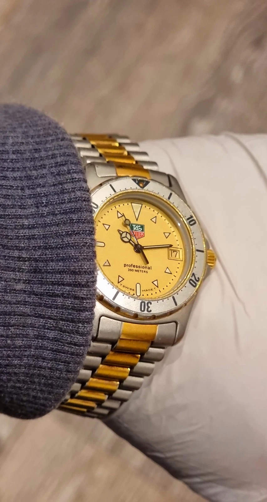 Tag Heuer 2000 Mid Size Gold Steel In Great Condition Original Bracelet Bargain