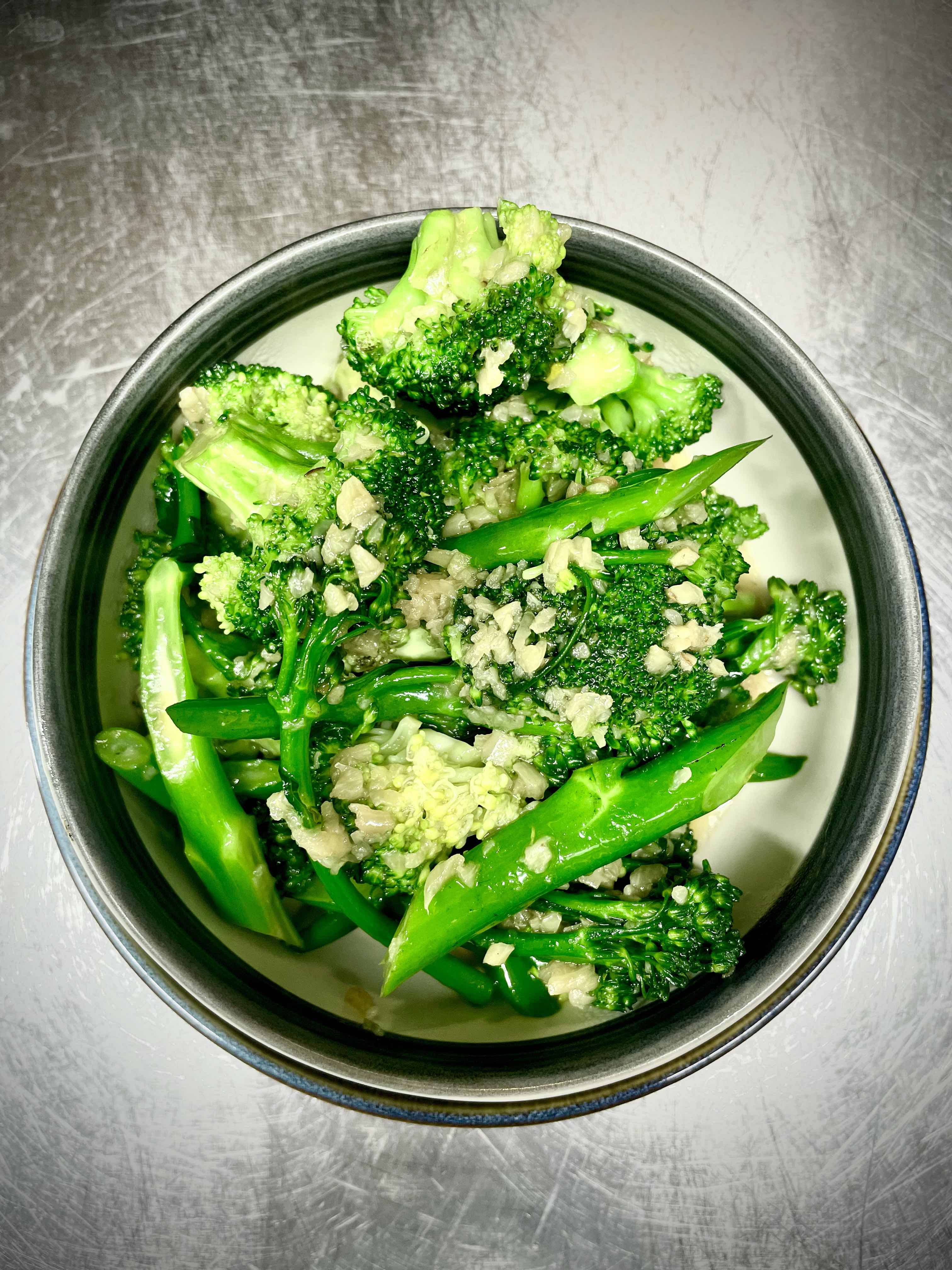 81.StirFry Broccoli with Garlic