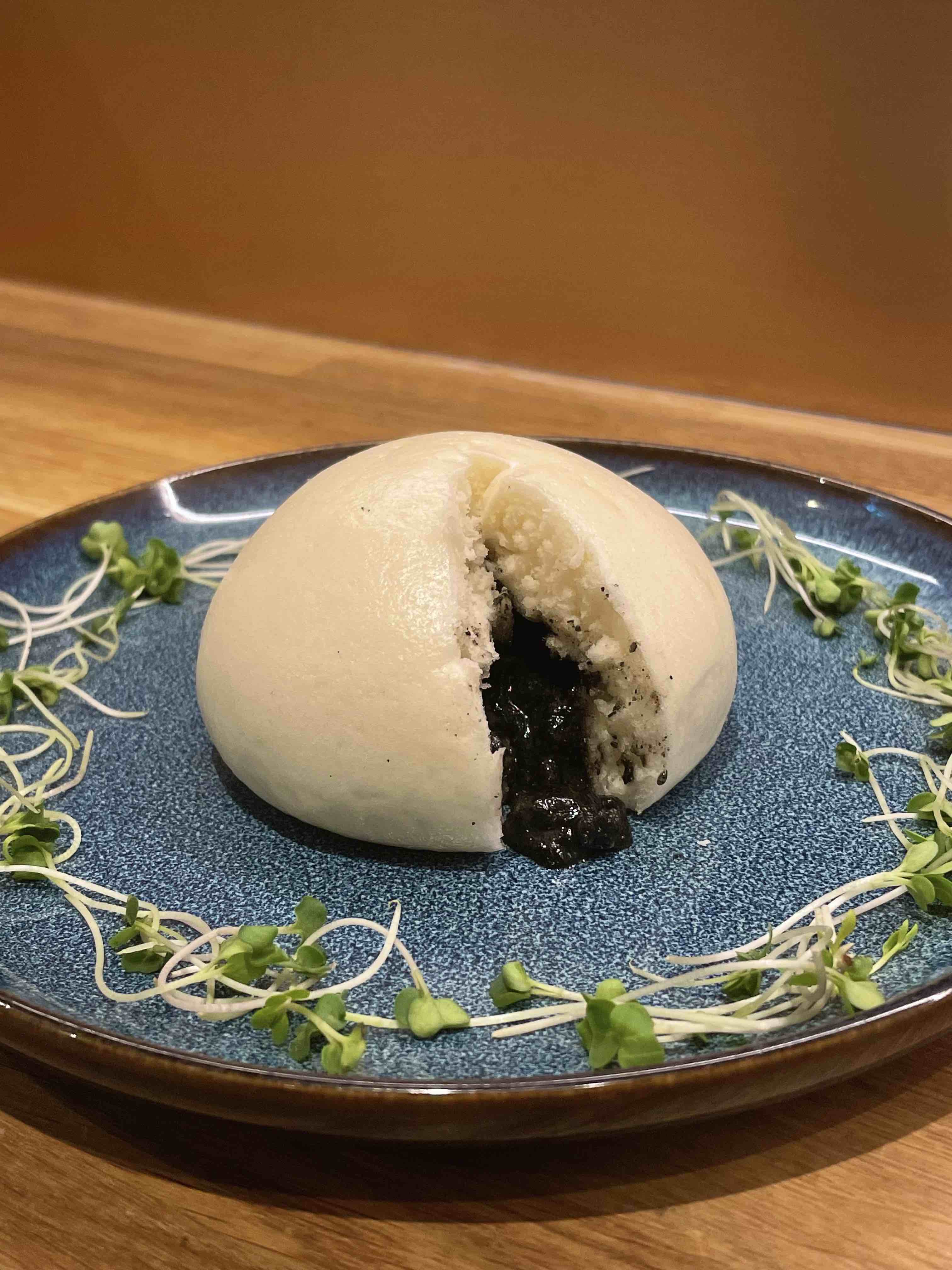 103S.Lava Sesame Bun