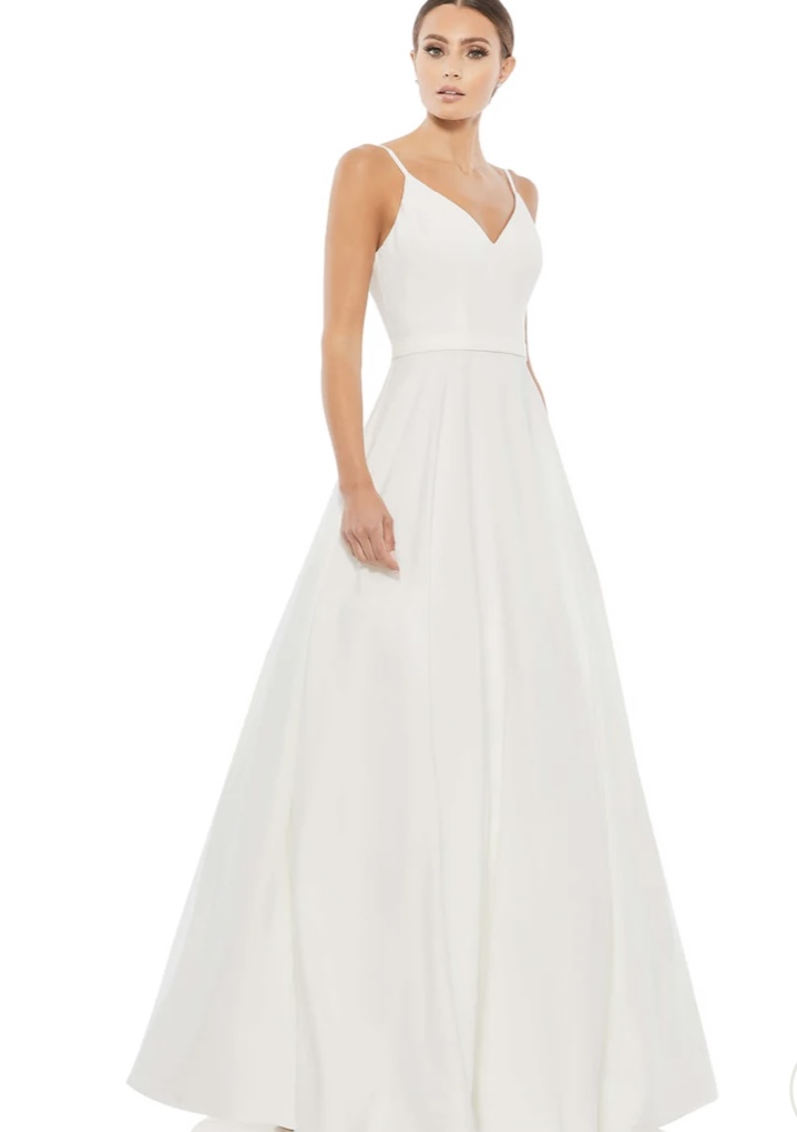 Wedding Gown, Never Worn, size 2-6