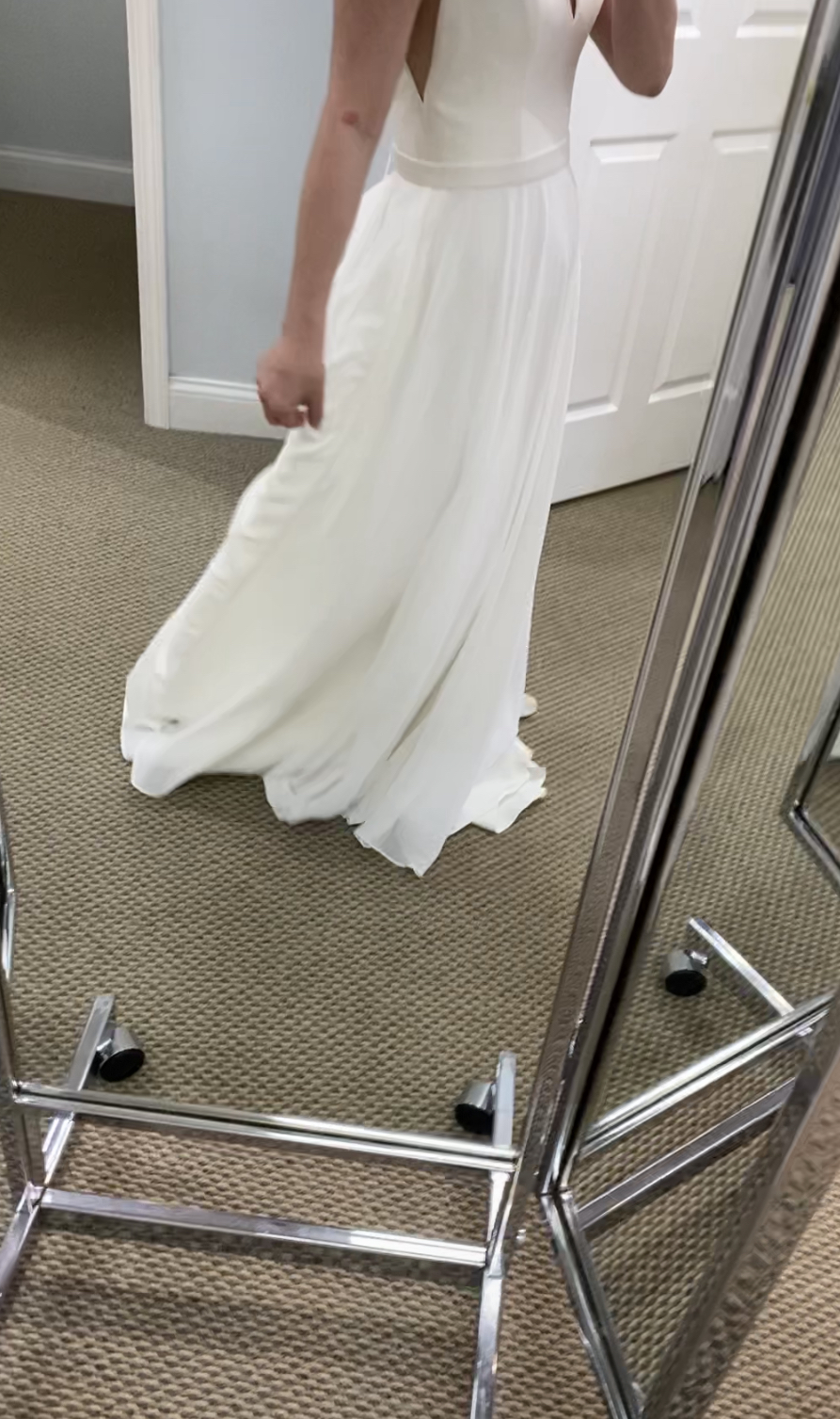 Wedding Gown, Never Worn, size 2-6