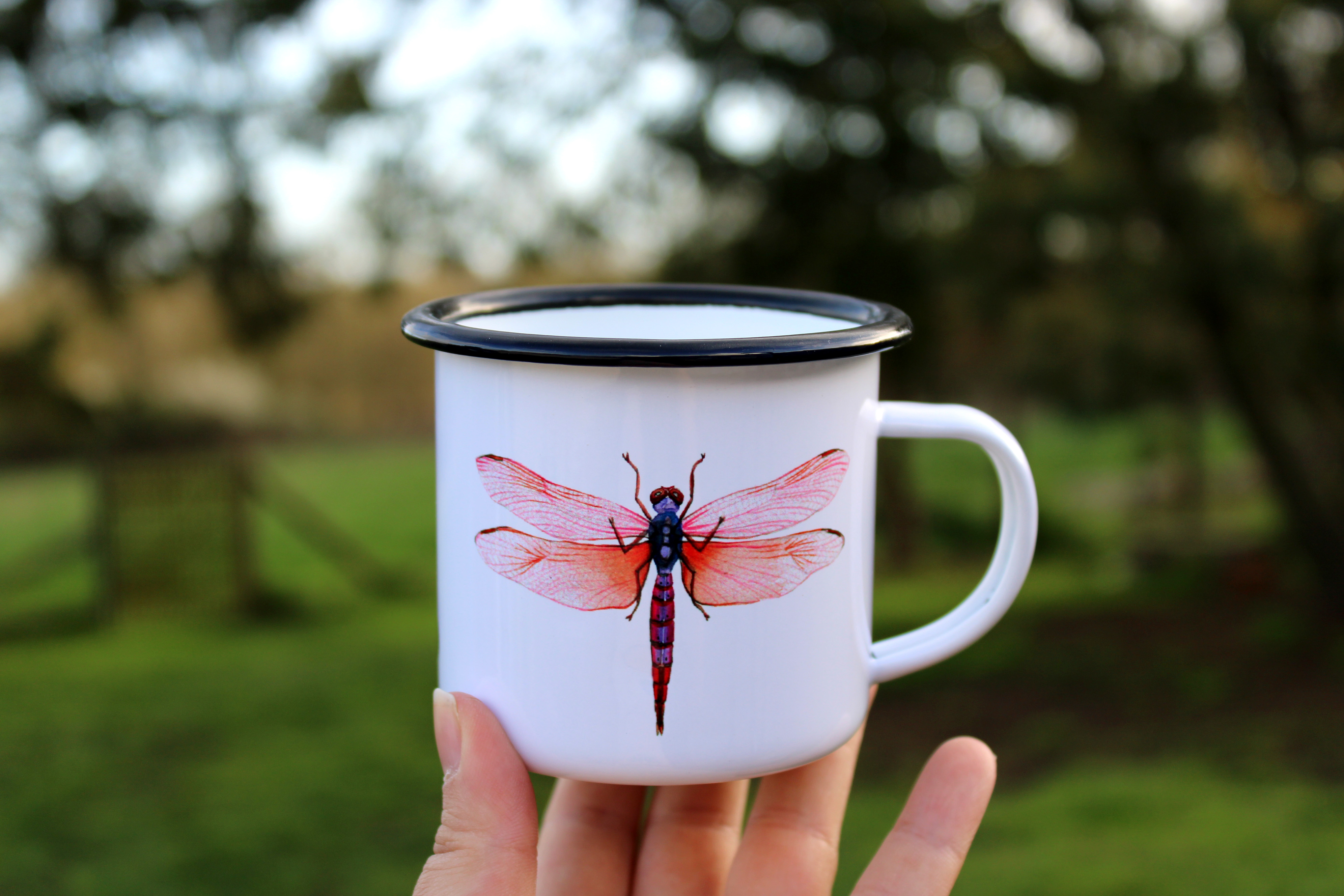 Mug / tasse émaillée en métal avec motif aquarellée - Papillon & Libellule