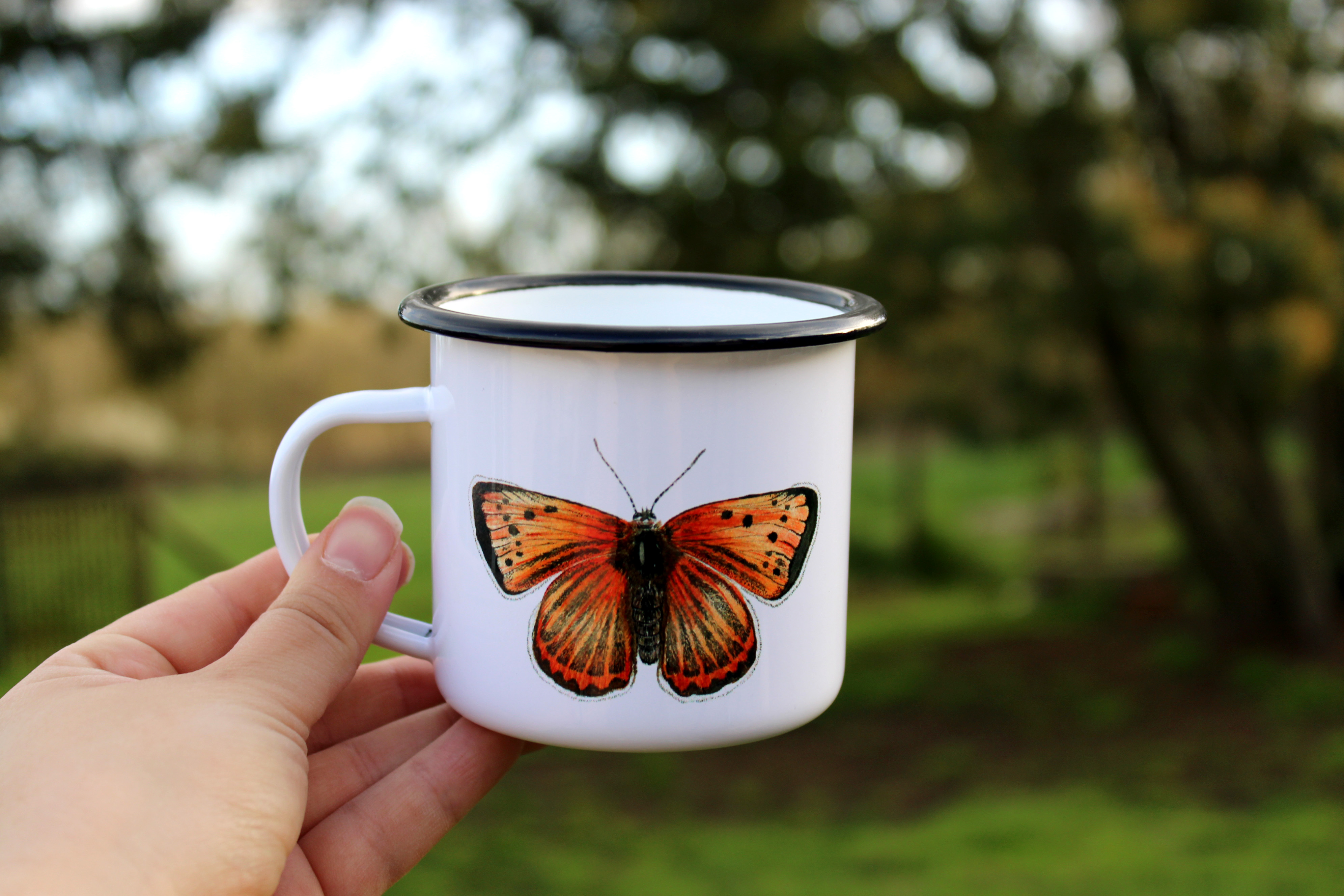 Mug / tasse émaillée en métal avec motif aquarellée - Duo de papillons