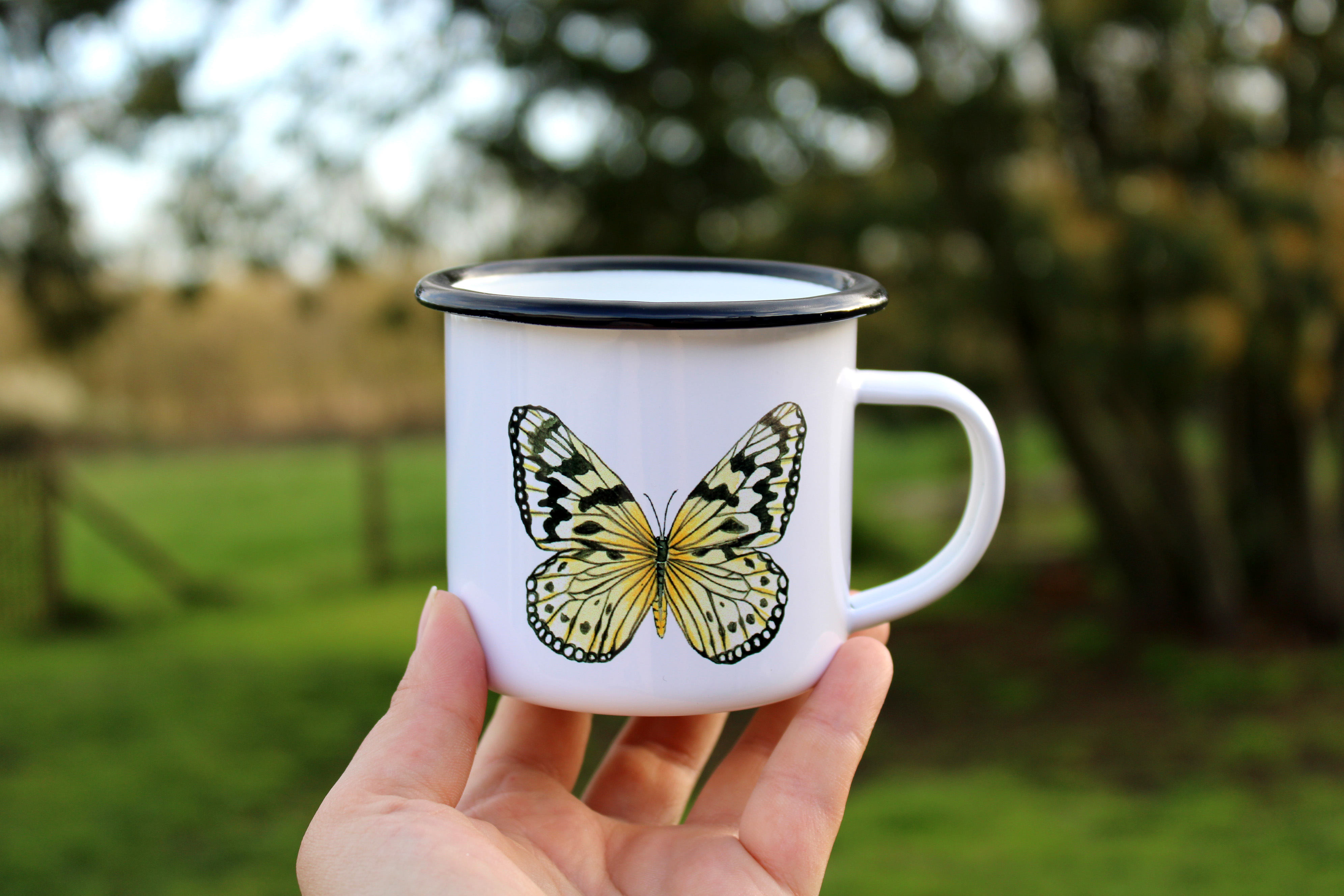 Mug / tasse émaillée en métal avec motif aquarellée - Duo de papillons