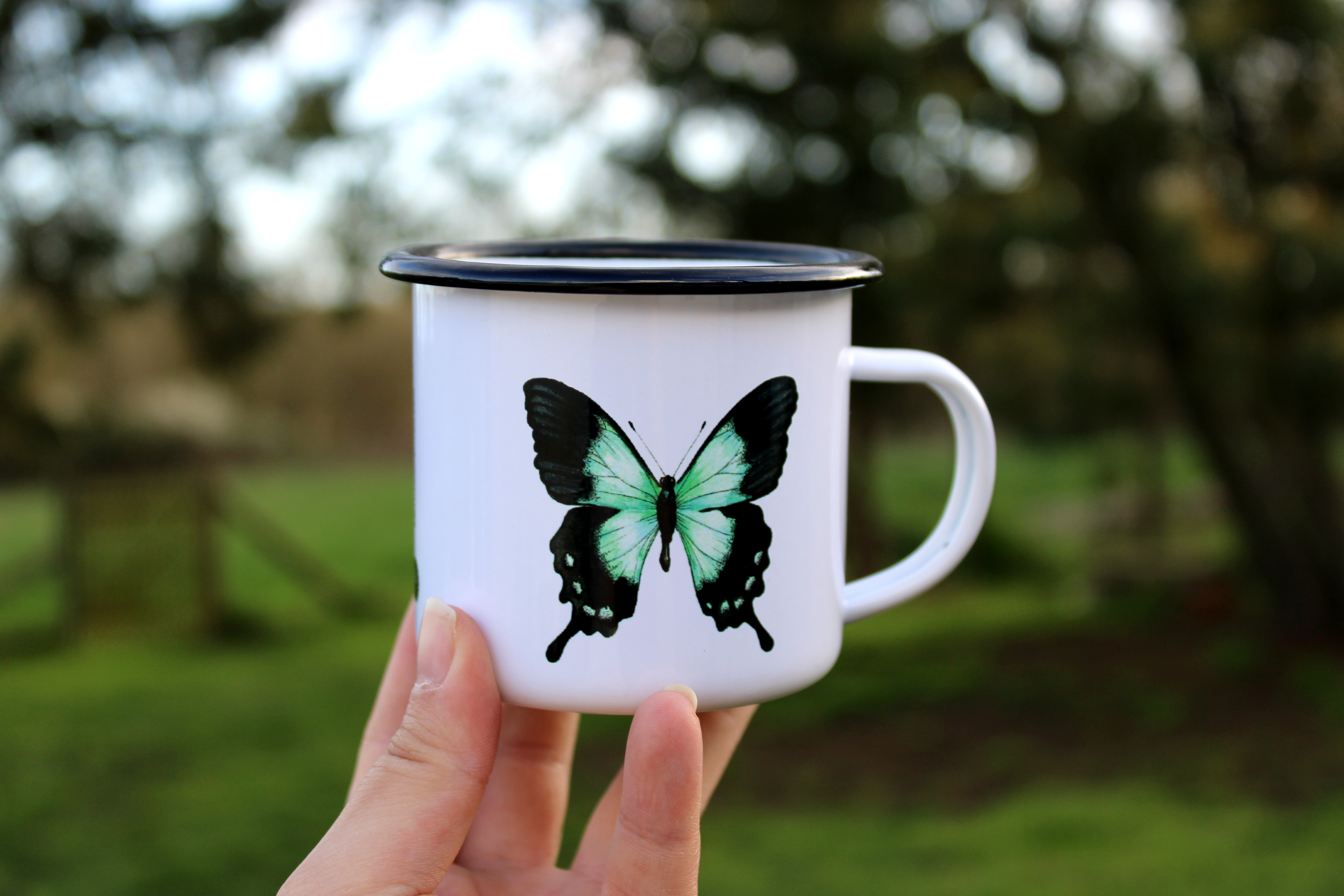 Mug / tasse émaillée en métal avec motif aquarellée - Libellule & Papillon