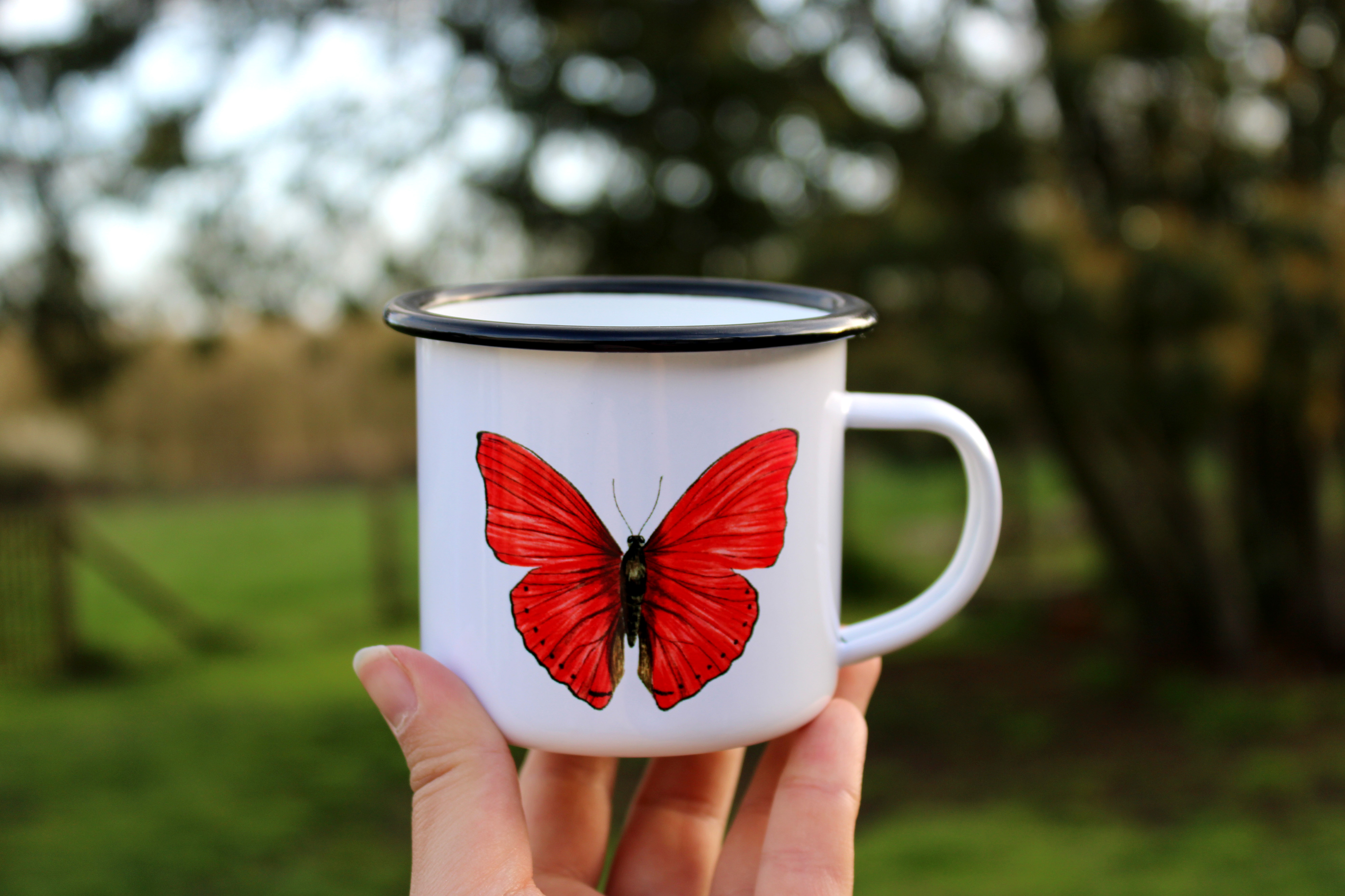 Mug / tasse émaillée en métal avec motif aquarellée - Coccinelle & Papillon