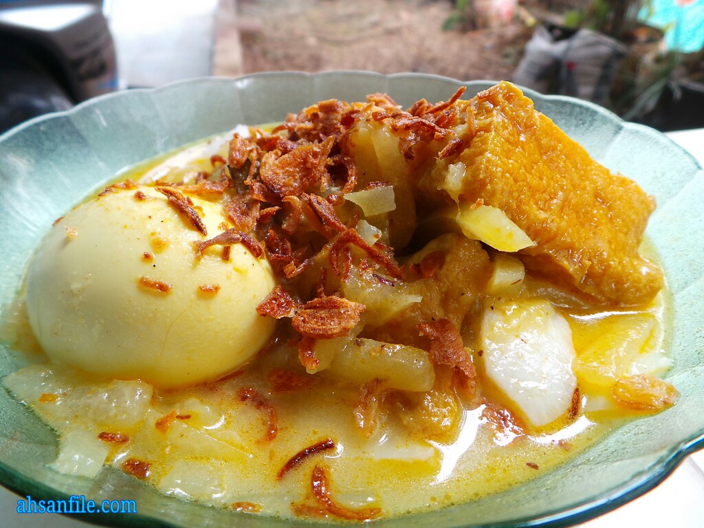 Lontong Telur