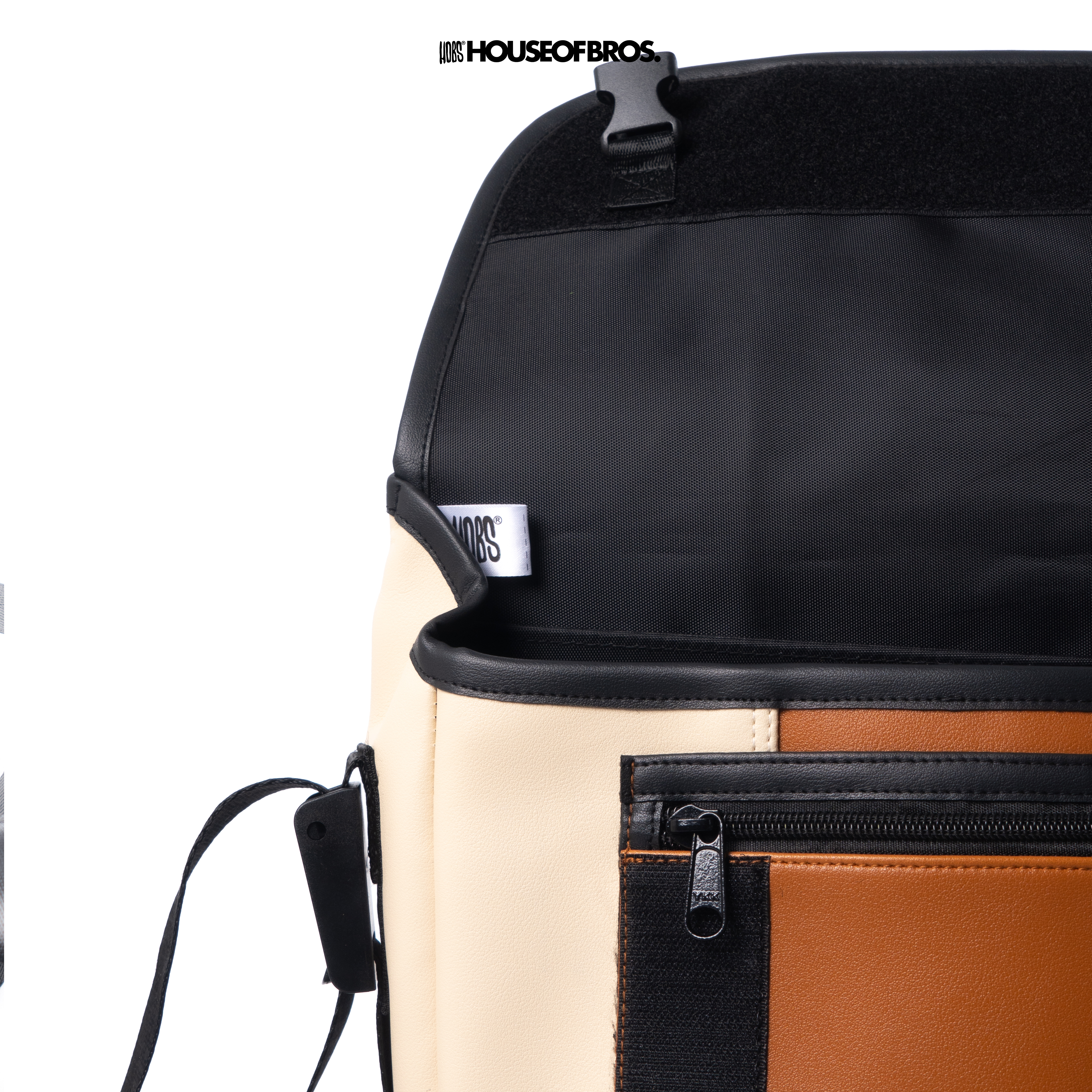 NOMAD MESSENGER BAG