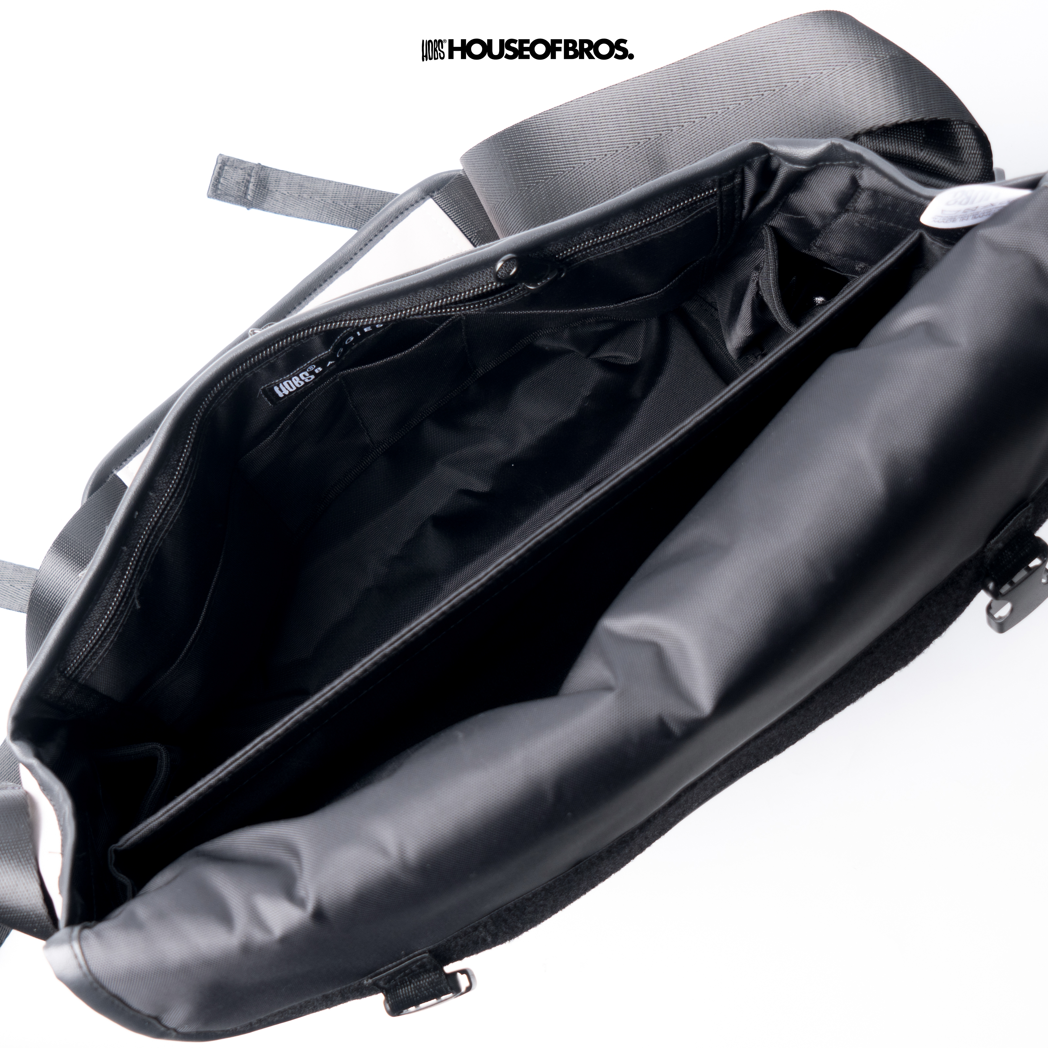 NOMAD MESSENGER BAG