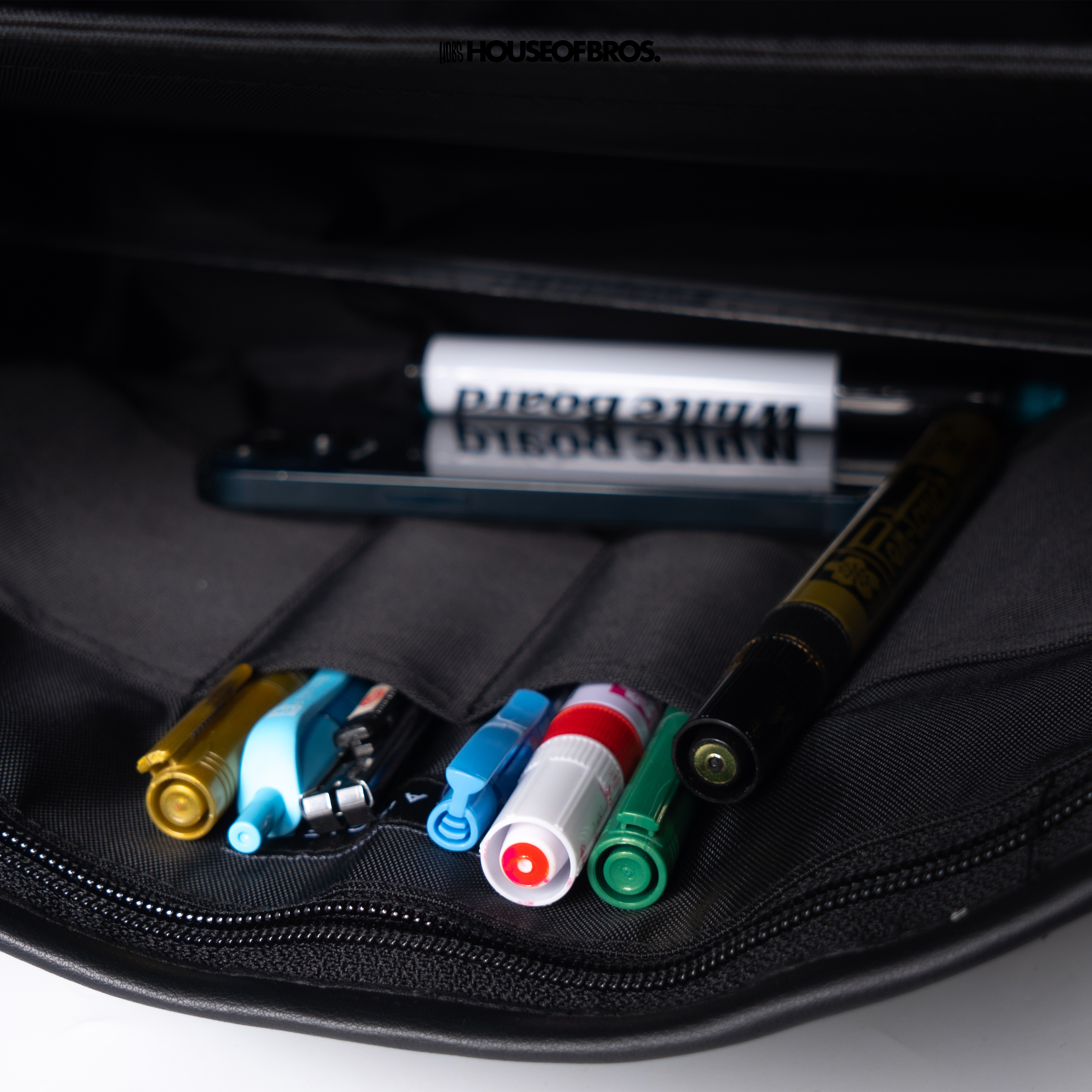NOMAD MESSENGER BAG