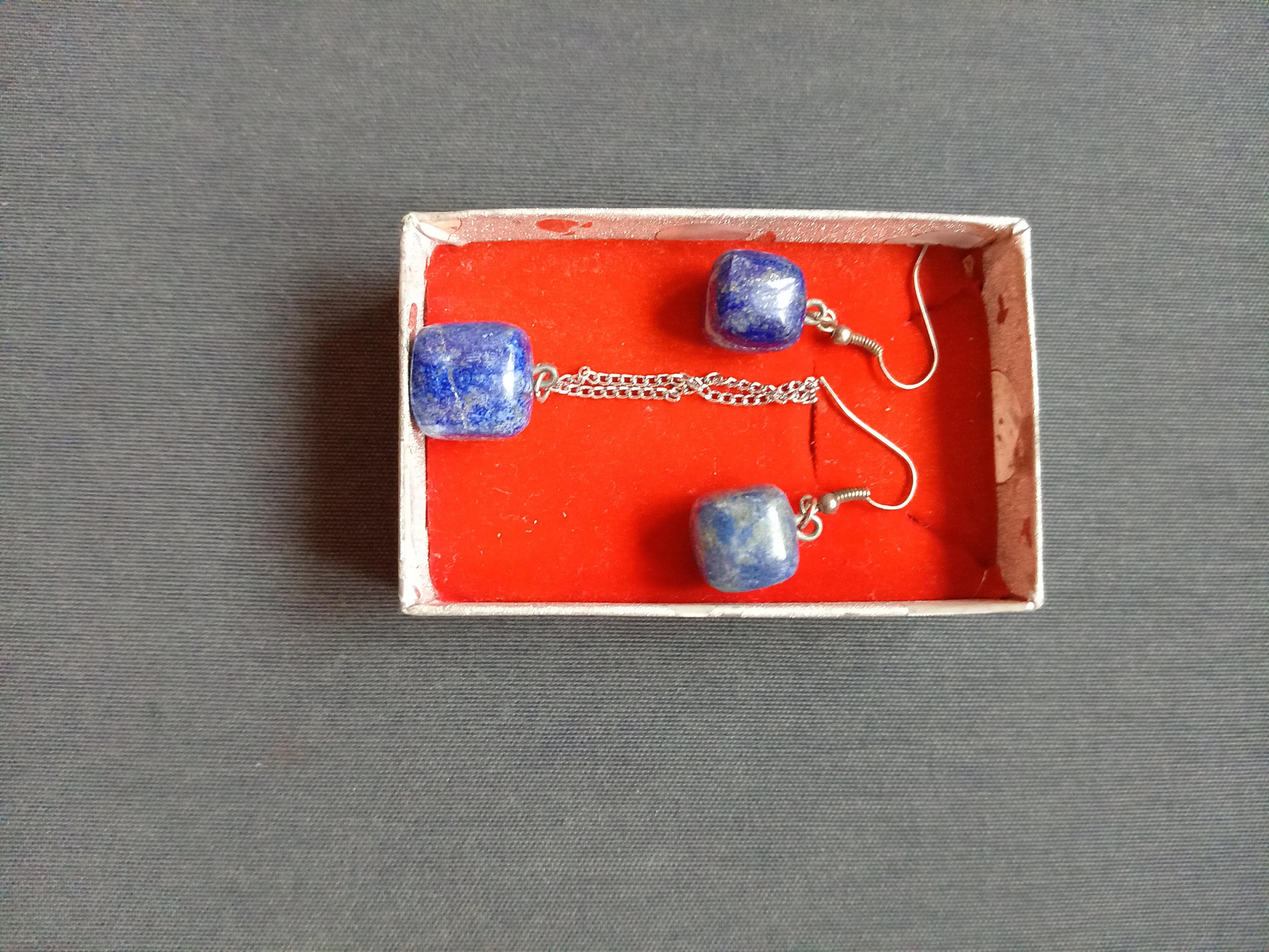 A set of earings and pendant