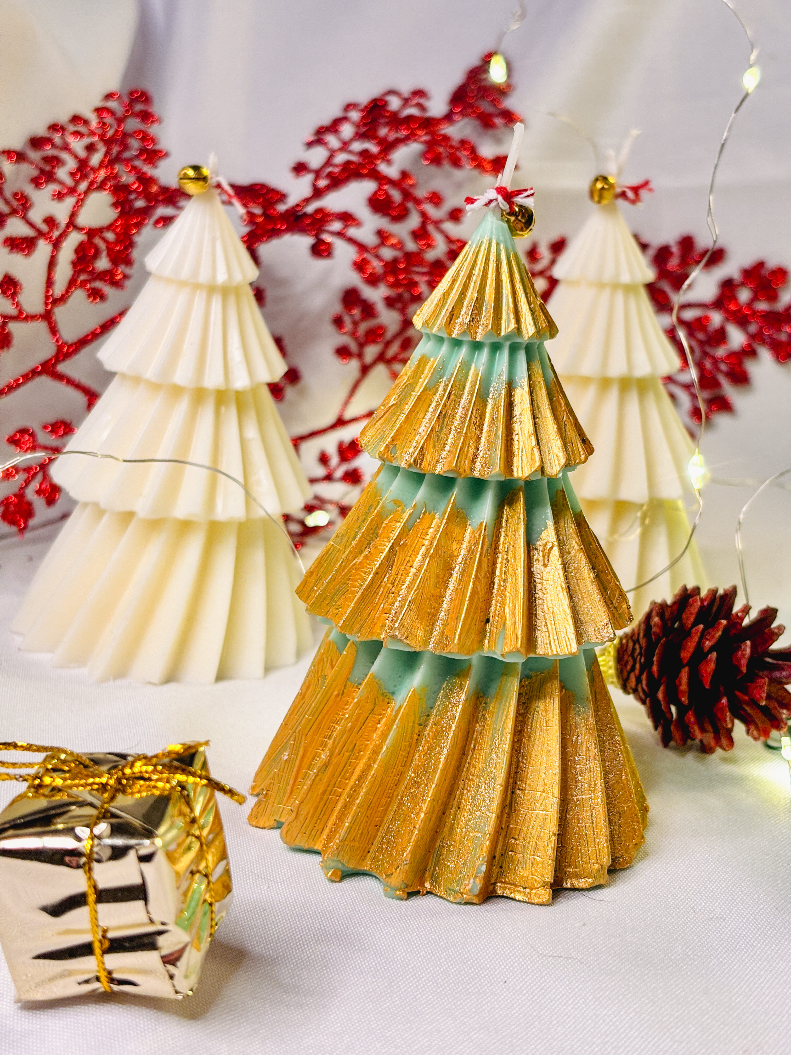 Vela de natal grande verde e dourada