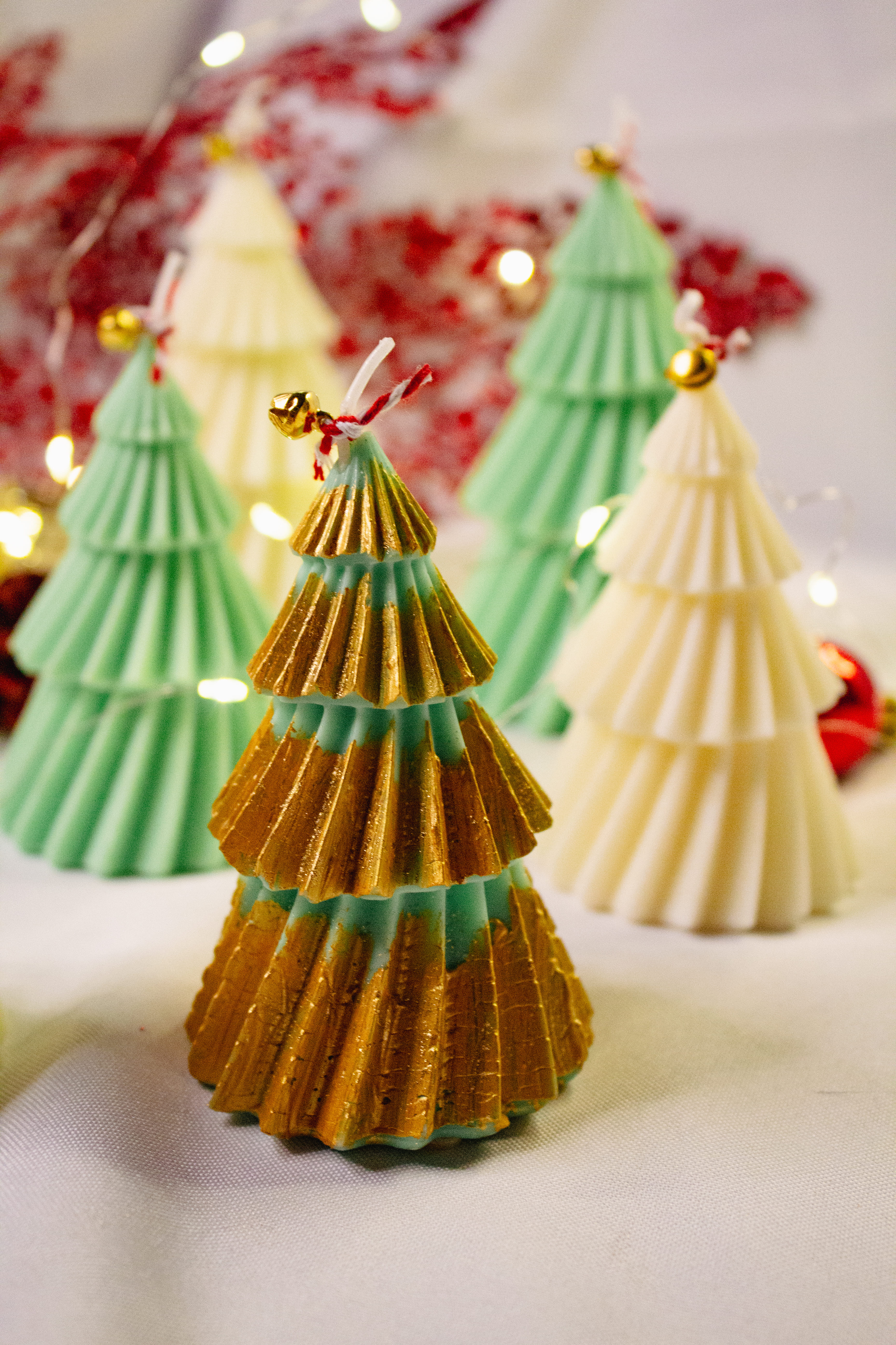 Árvore de natal pequena verde e dourada