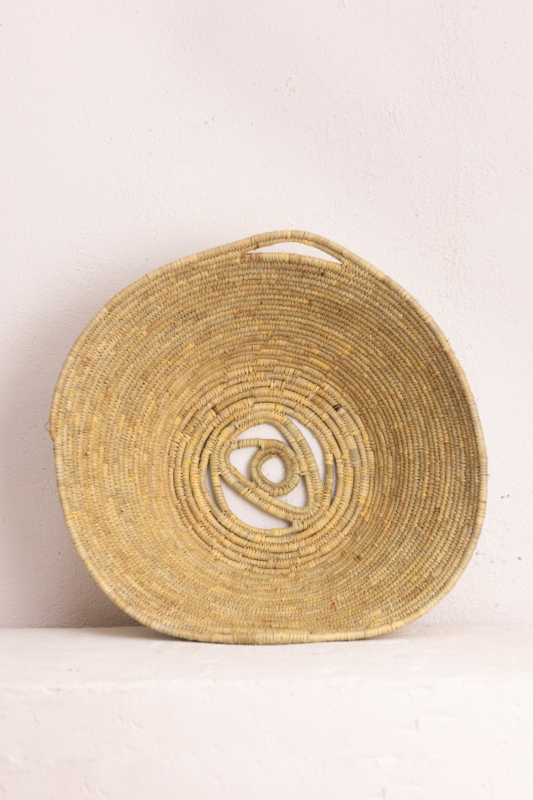 Panière tressée en feuilles de palmier nain - Woven basket made from dwarf palm leaves