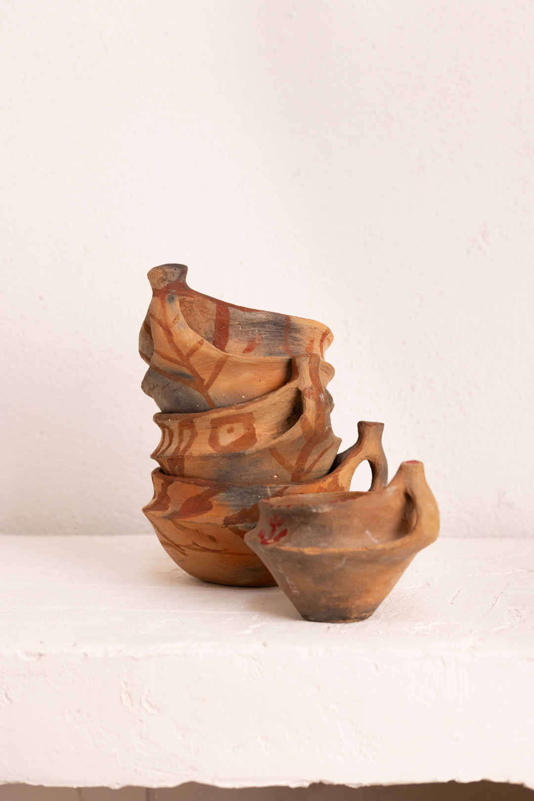 Marmite et ses 5 bols vintage en terre cuite avec motifs Chaouis - Pot and its 5 vintage terracotta bowls with Chaouis patterns
