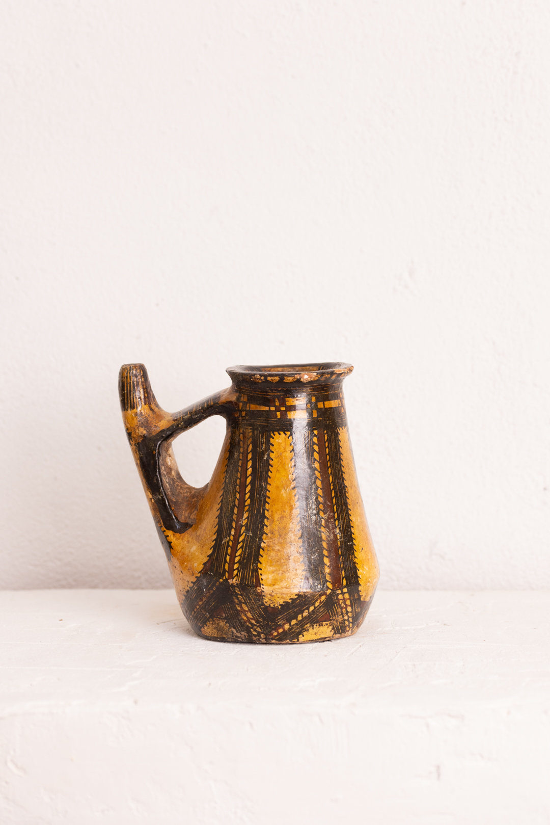Ancien pichet vintage en terre cuite avec motifs Kabyles - Vintage Terracotta Pitcher with Kabyle Patterns
