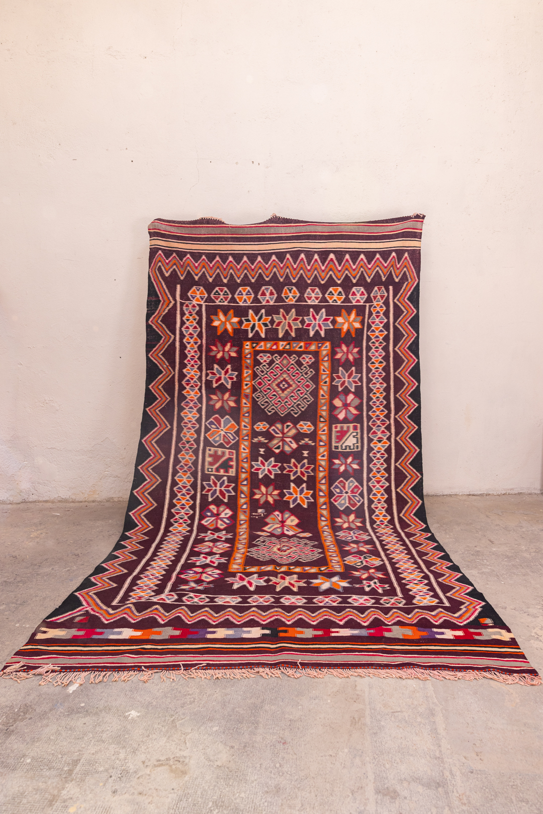 Tapis nomade vintage avec motifs géométriques - Vintage nomadic rug with geometric patterns