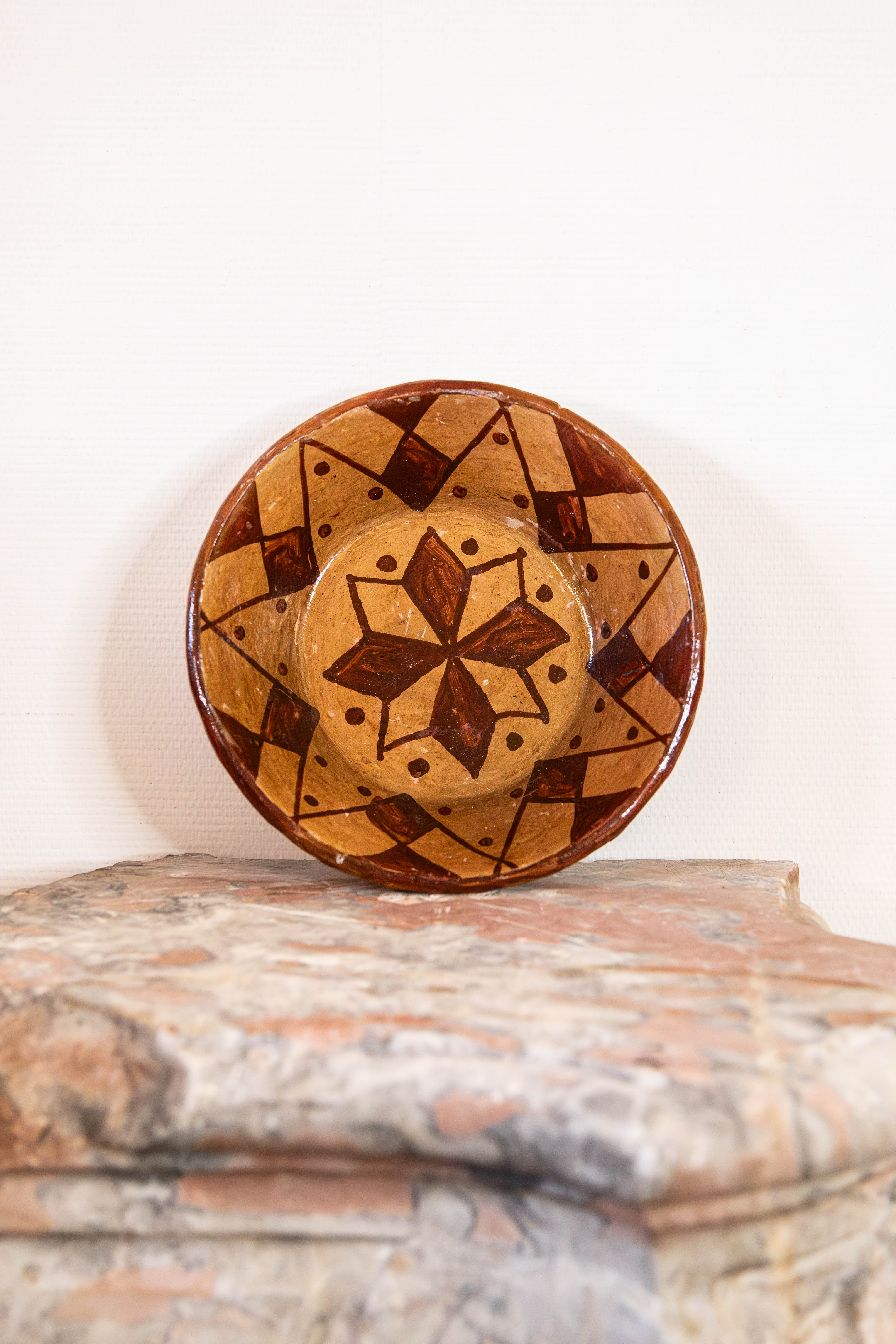 Assiettes vintage de Biskra - Vintage Plates Inspired by the Beautiful Region of Biskra, Algeria