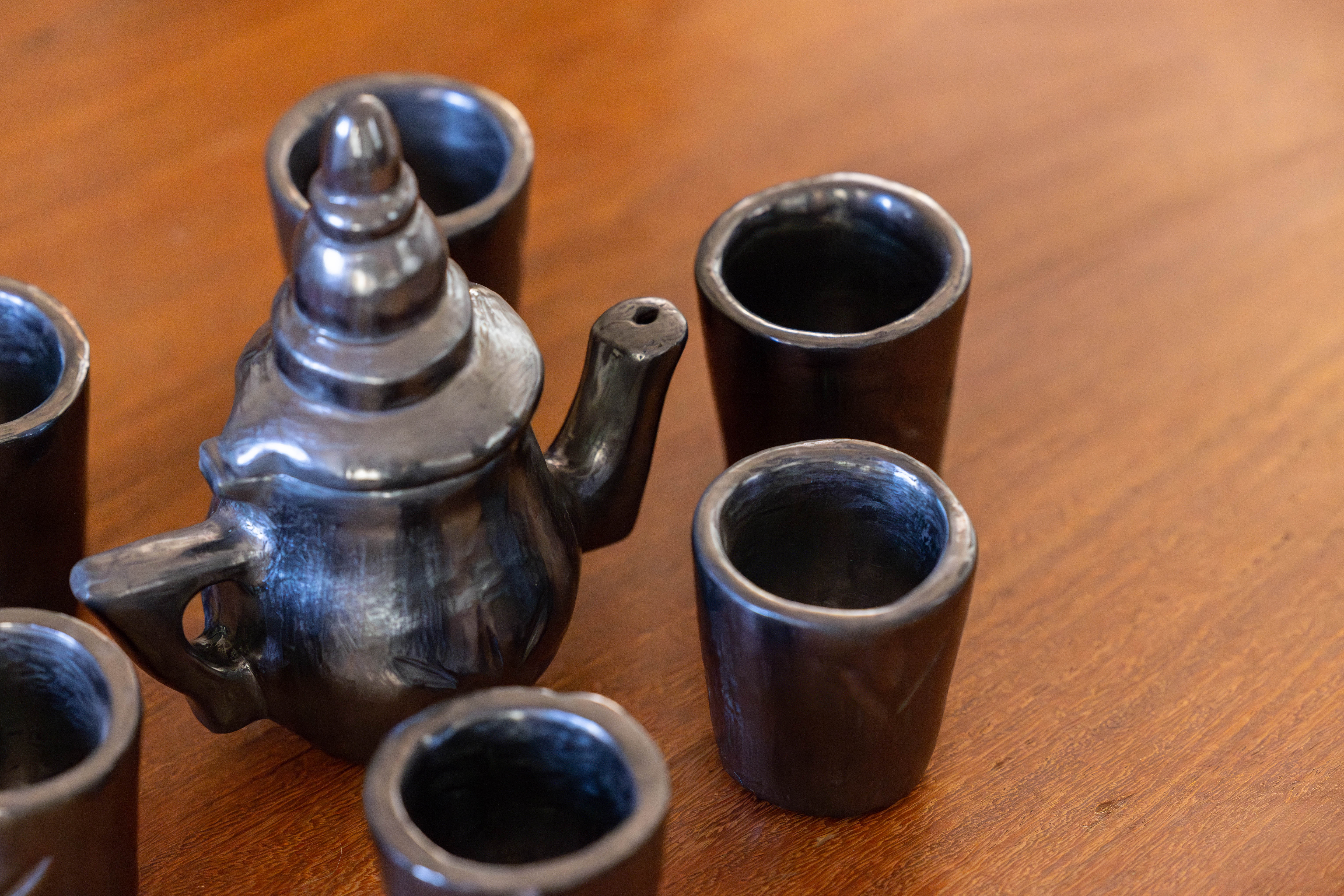 Théière et ses verres décoratifs - Teapot and Glasses Set