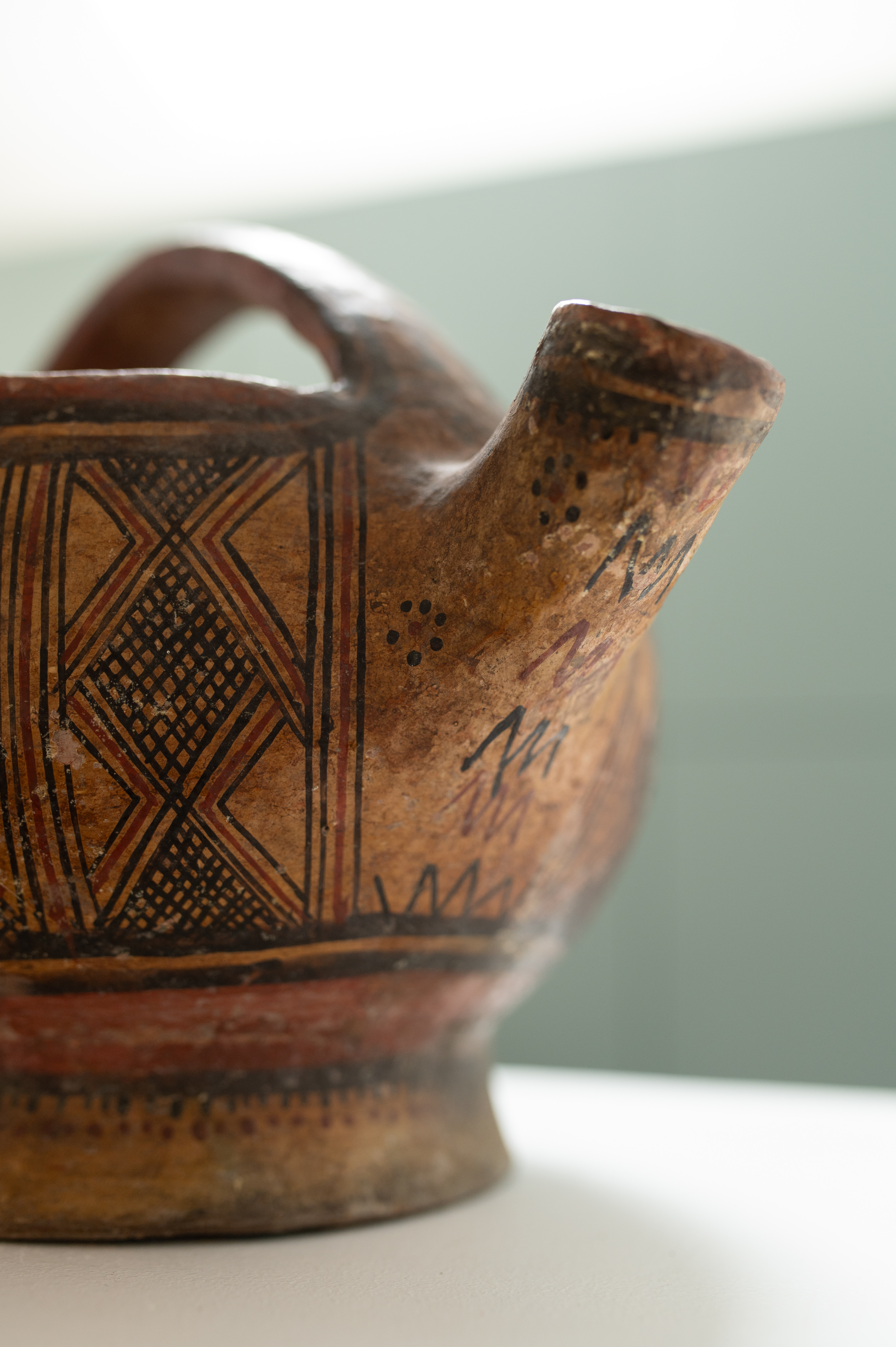 Pot à lait vintage en terre cuite avec motifs Kabyles - Vintage terracotta milk jug with kabyles patterns