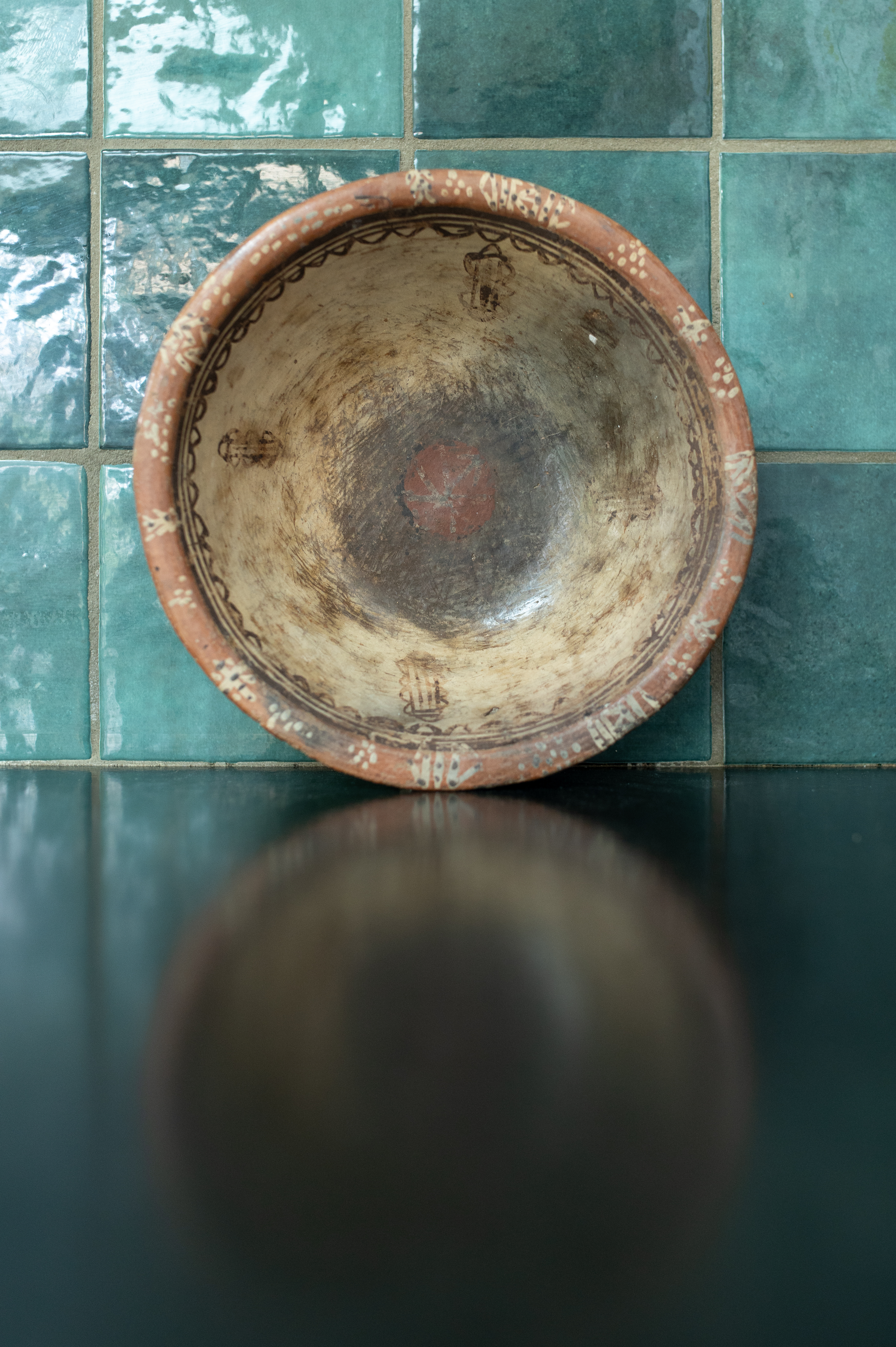 Plat vintage en terre cuite avec motifs Kabyles - Vintage terracotta dish with Kabyle patterns